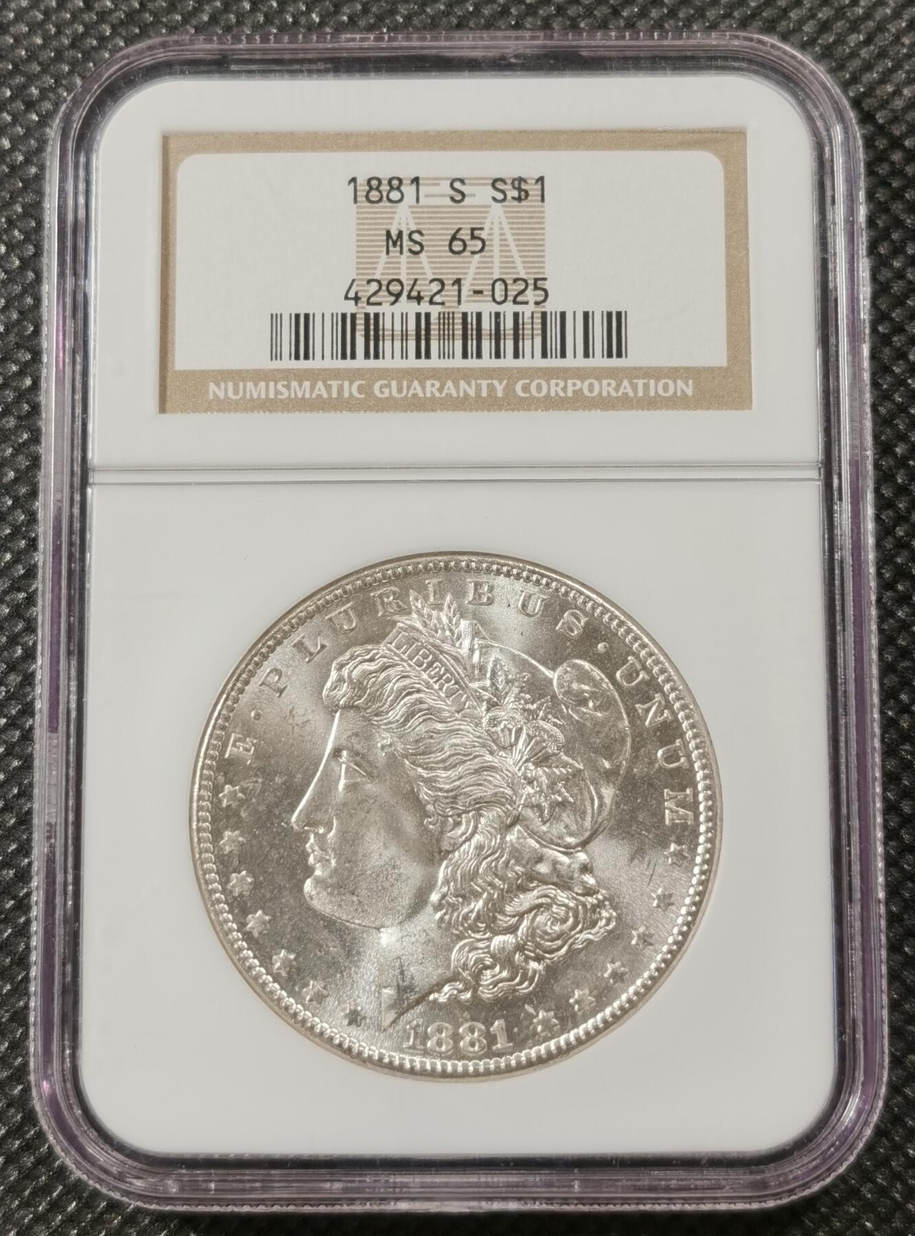 “银华永恒·摩根之光”  甄臻铺-摩根专场（第6期） PCGS-MS65 1881年S版摩根，经典小白盒