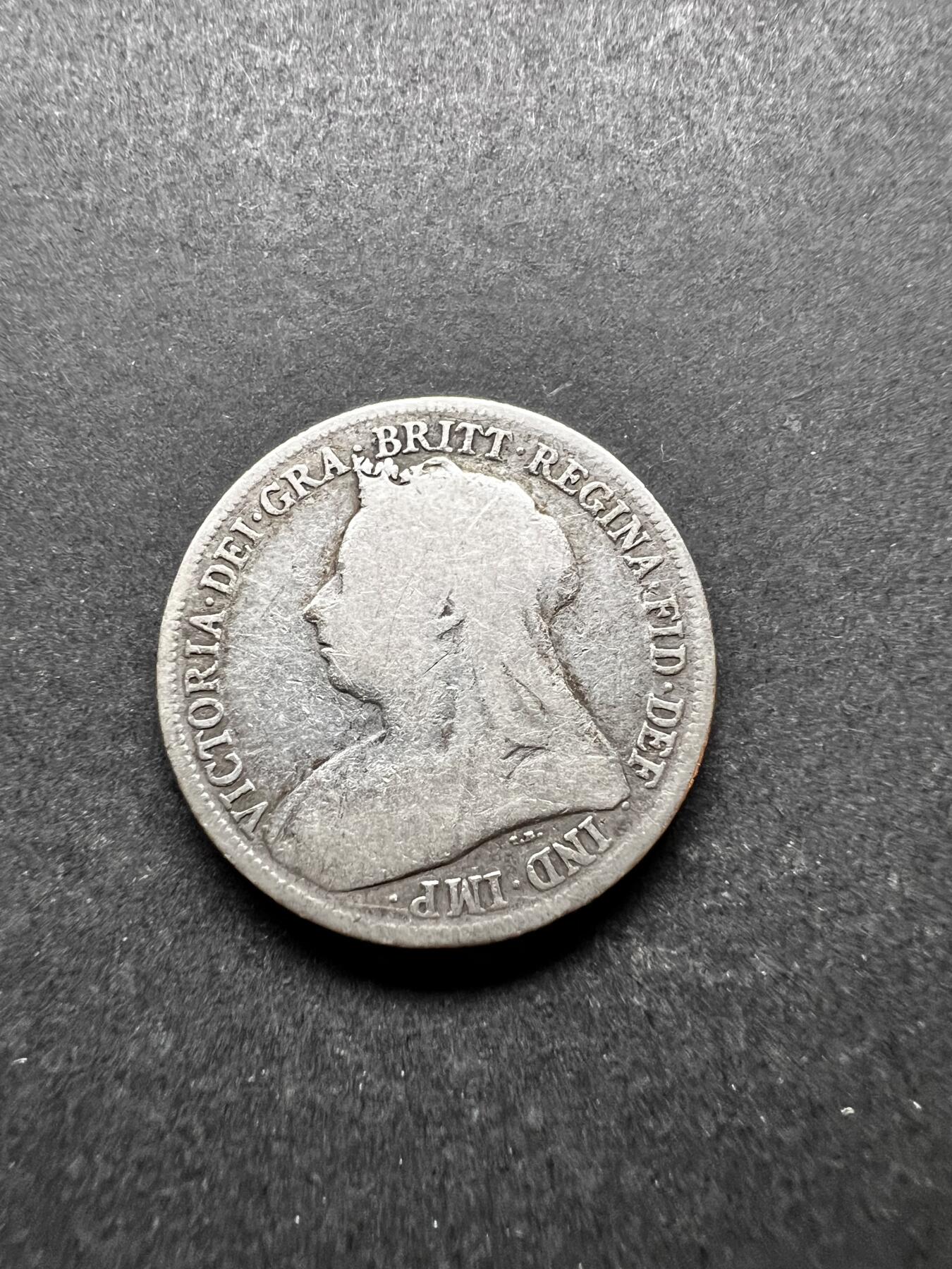 聚福钱庄★世界钱币第二期 全场包邮 欢迎参拍 英国1899年维多利亚披纱1先令银币