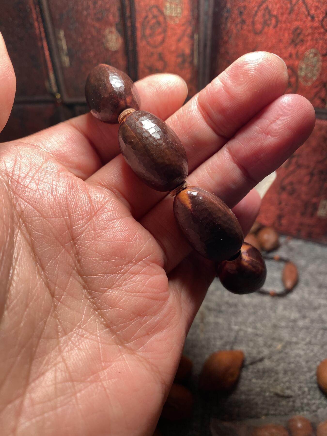 福利苏工核雕纯手工雕刻，天然紫核钻面手串，6年老籽立体感十足尺寸1。8x2.7稀缺串喜欢的来价格不贵