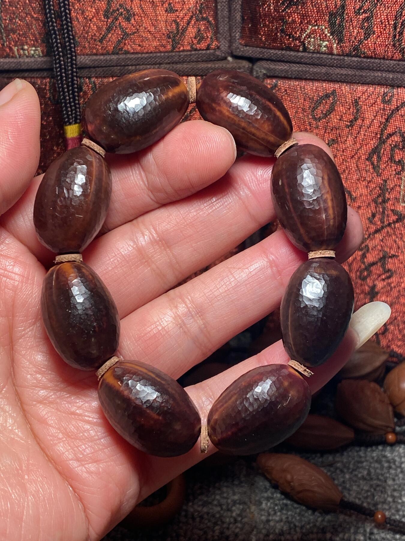 福利苏工核雕纯手工雕刻，天然紫核钻面手串，6年老籽立体感十足尺寸1。8x2.7稀缺串喜欢的来价格不贵