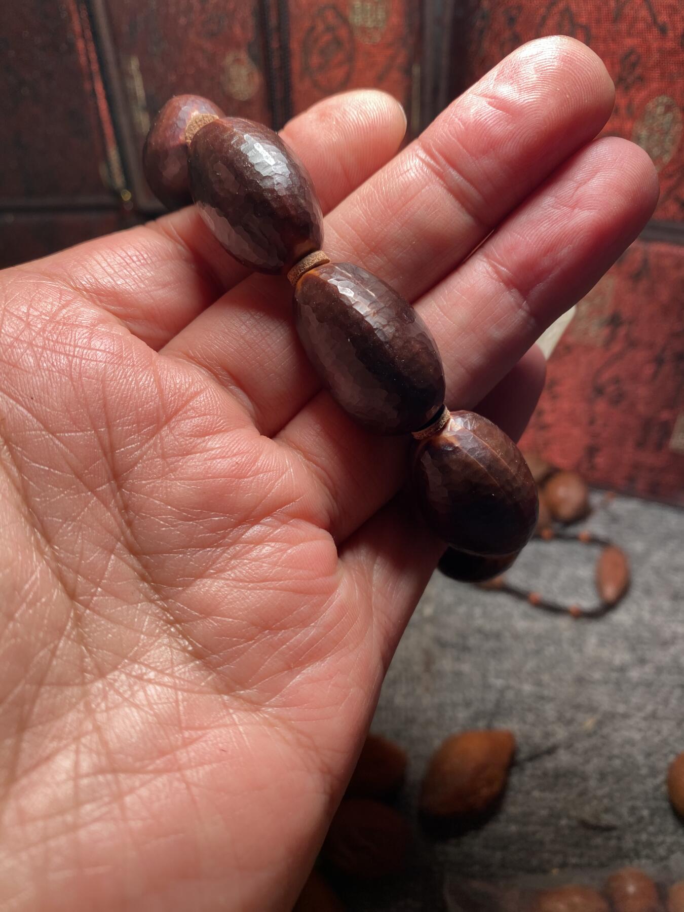 福利苏工核雕纯手工雕刻，天然紫核钻面手串，6年老籽立体感十足尺寸1。8x2.7稀缺串喜欢的来价格不贵