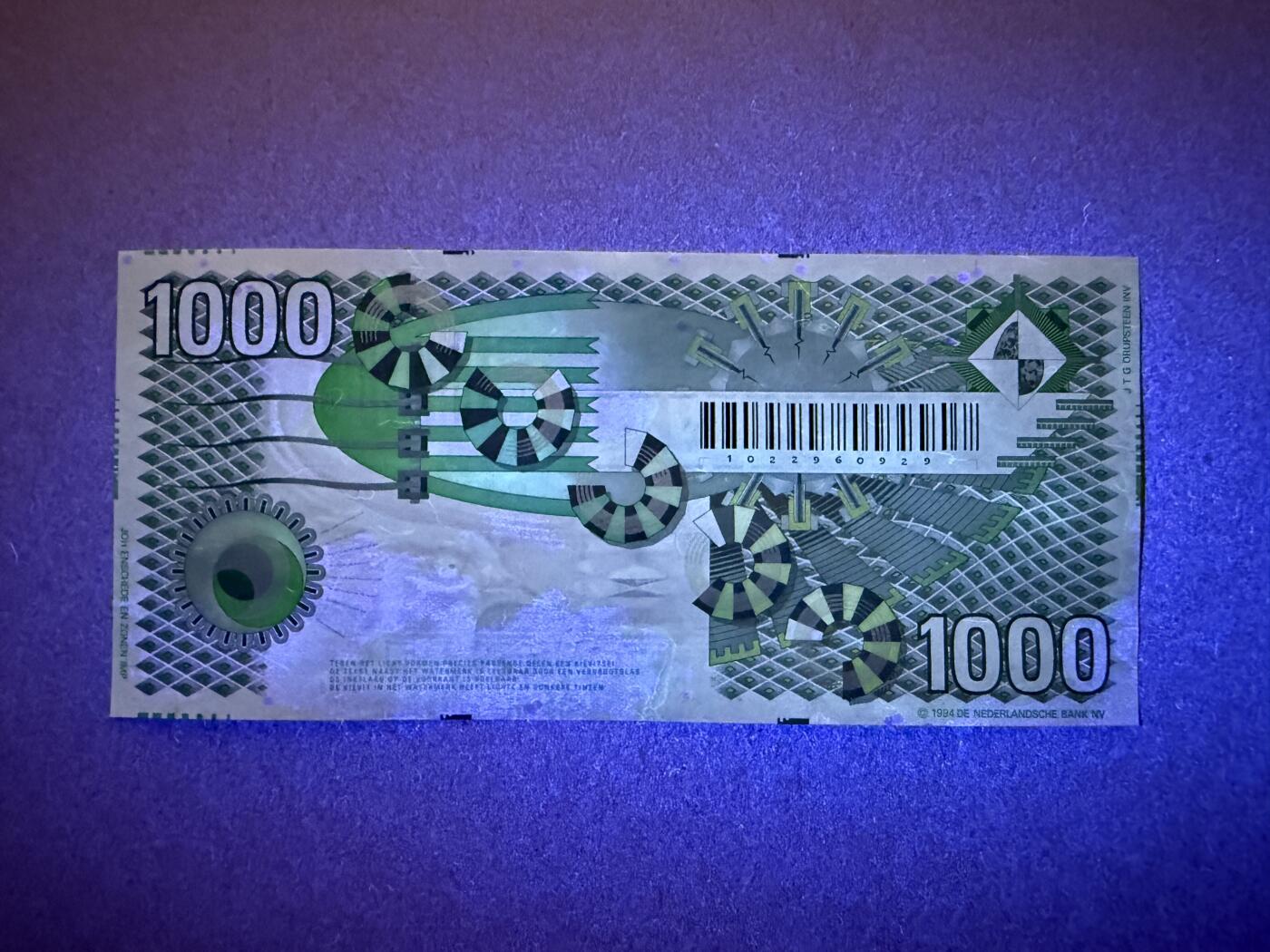 《艾美收藏》(原张总收藏)第189期-周一外币畅拍场 荷兰1000盾 UNC- 大齿轮 无折 透光局部轻微黄 局部荧光 长号码无3547 汇率人民币4000元