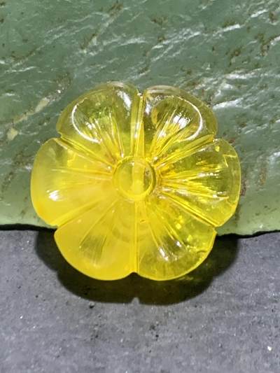 天然乌克兰原矿蜜蜡雕刻太阳花随形背云（板珠，吊坠)一个， - 天然乌克兰原矿蜜蜡雕刻太阳花随形背云（板珠，吊坠)一个，