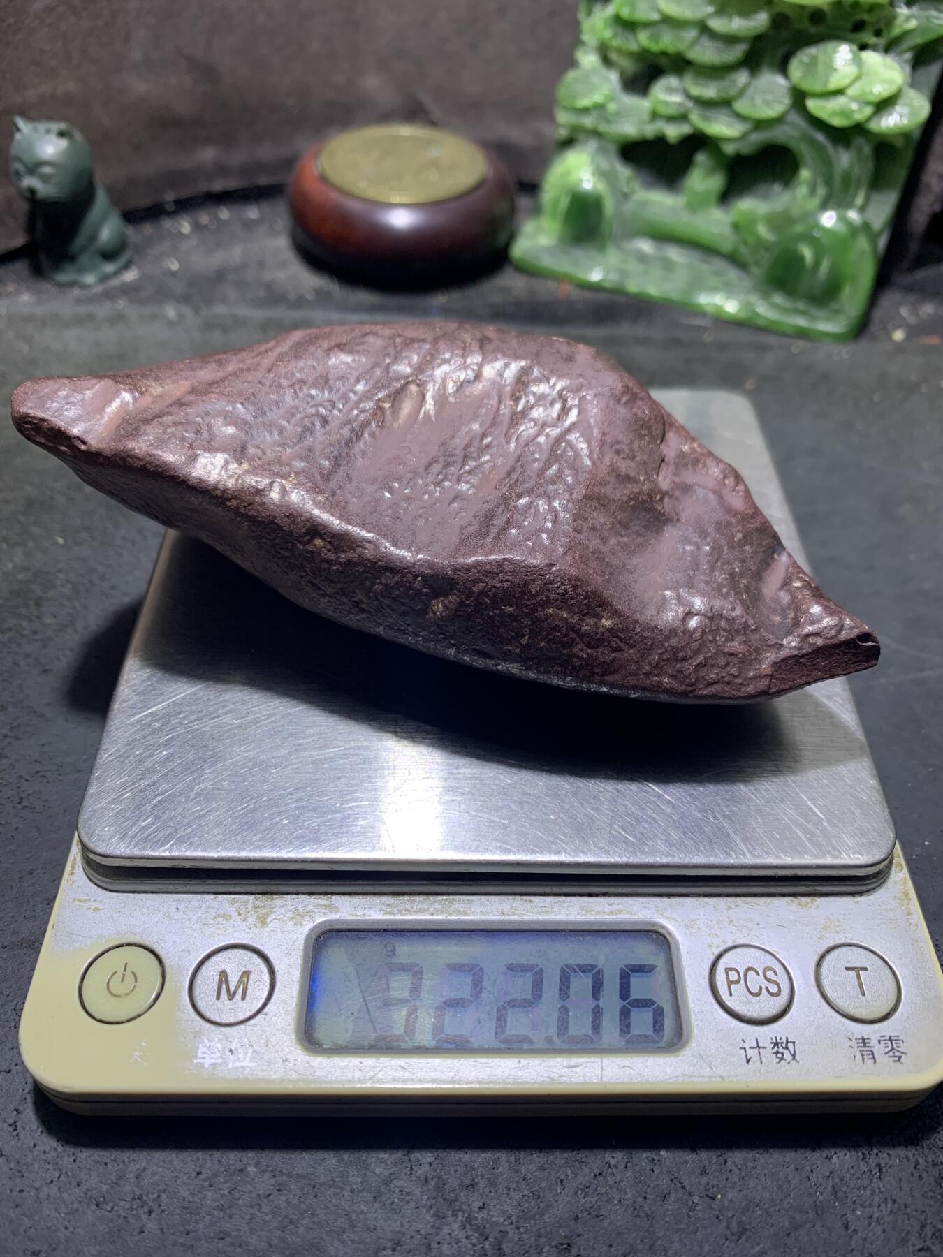 放福利，精美新疆红皮泥石原石把件（镇纸，摆件）一块，