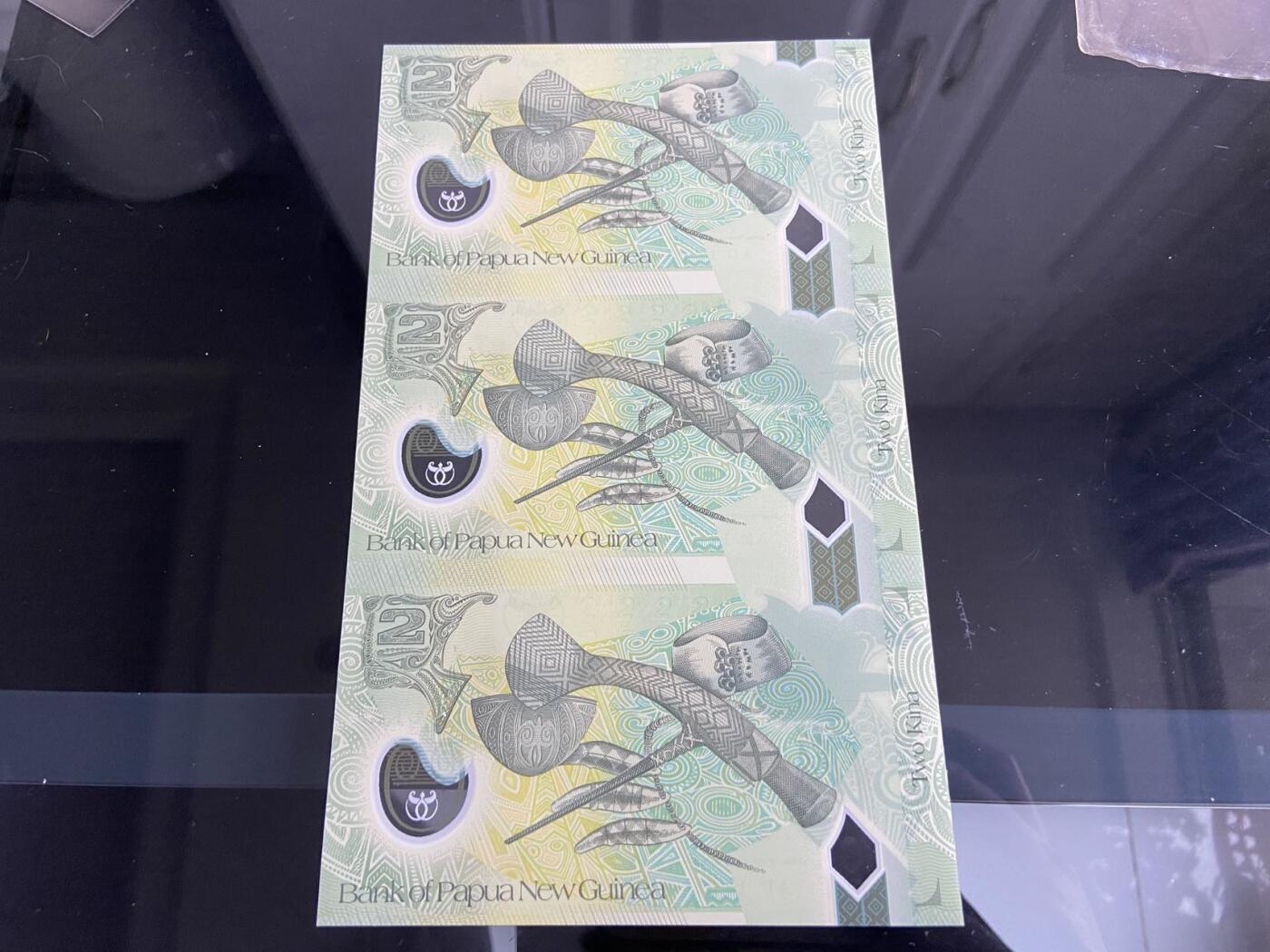 【炜奕收藏】，第二十六期 巴布亚新几内亚2基纳3连体钞，UNC品相