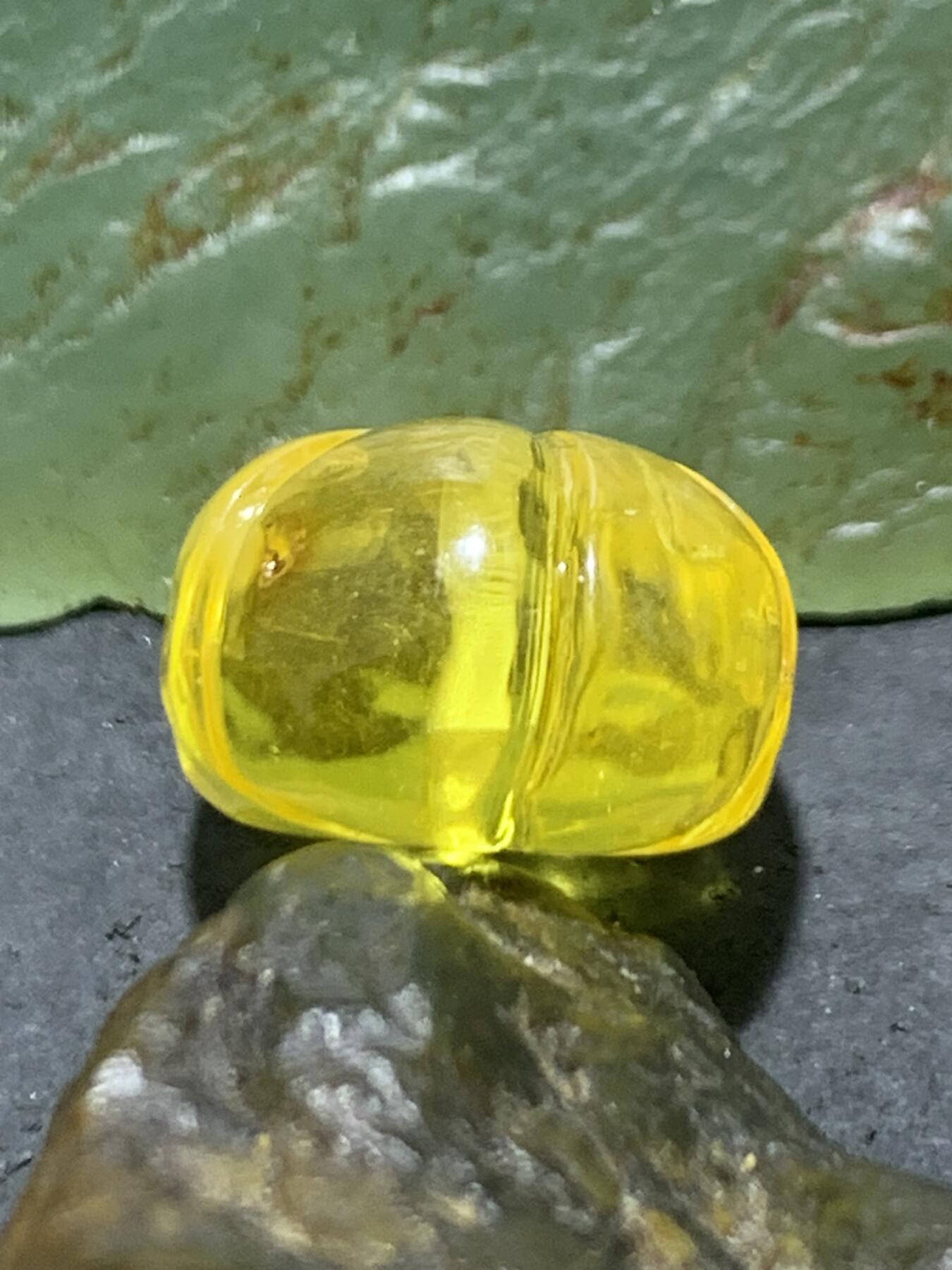 天然通货乌克兰原矿蜜蜡瓜珠一颗！！