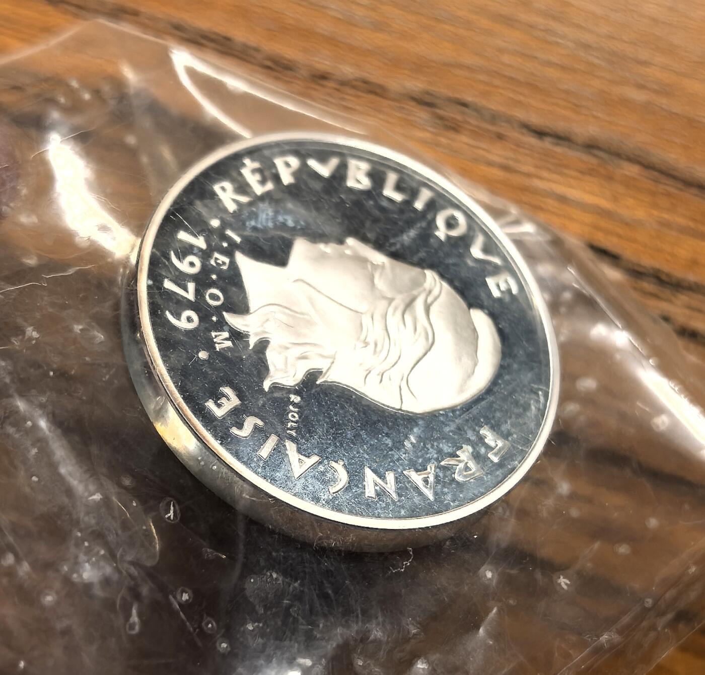 凡希社世界钱币微拍第二百九十八期 1979法属波利尼西亚100法郎piedfort加厚银样币，巴黎原厂塑封。