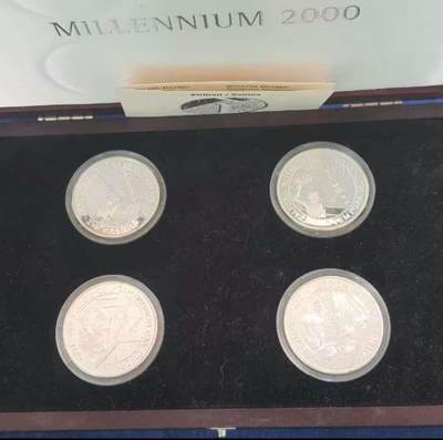 【币将精彩】世界钱币拍卖（2025-12-10） - 基里巴斯萨摩亚1997年千禧年银币分割币全套4枚　　　  基里巴斯和萨摩亚联合发行，每枚精制银币重1盎司，按日期变更线分割，两枚组成一起，各自国号面值。带证书包装。