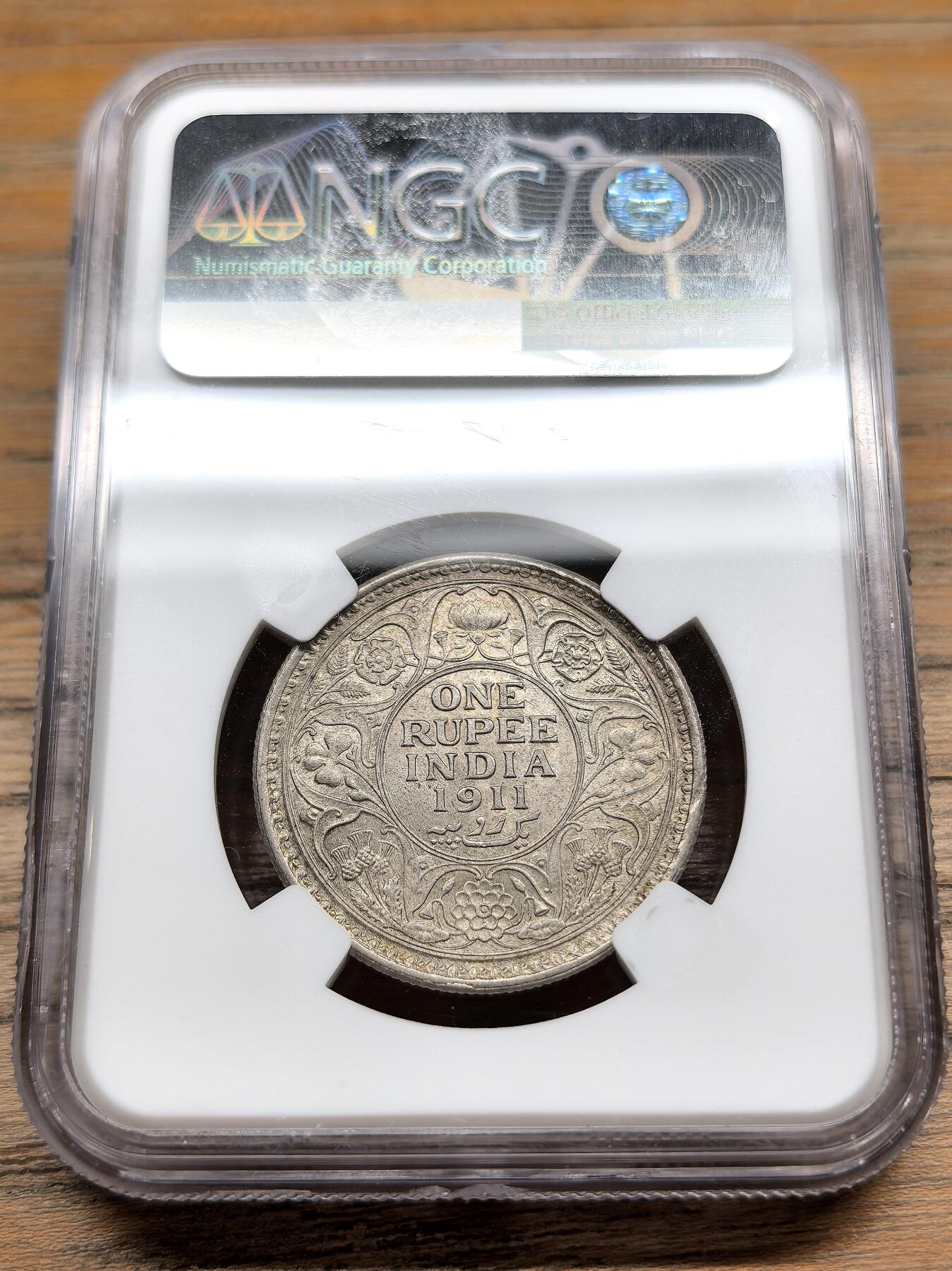 凡希社世界钱币微拍第二百九十八期 1911C英属印度乔五猪卢比NGC-MS64，以猪卢比的发行量基数来说，64已是罕见的收藏级品相。64分32枚，更高分22枚。