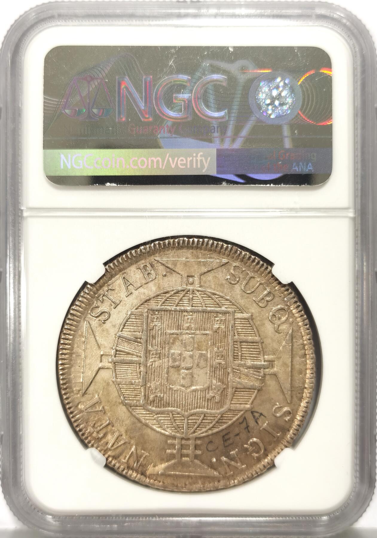 博洋堂“不负春光”二月精品专场暨第112期（全场包邮） NGC MS62 葡属巴西1820年R版960R地球大银币，加盖在一枚玻利维亚双柱上，能看到相关母币信息，Ex. Antonio Joaquim da Costa Collection，带原始藏家纸袋，币面有博物馆标记CE-7A，也与纸袋匹配，非常有纪念意义的一枚