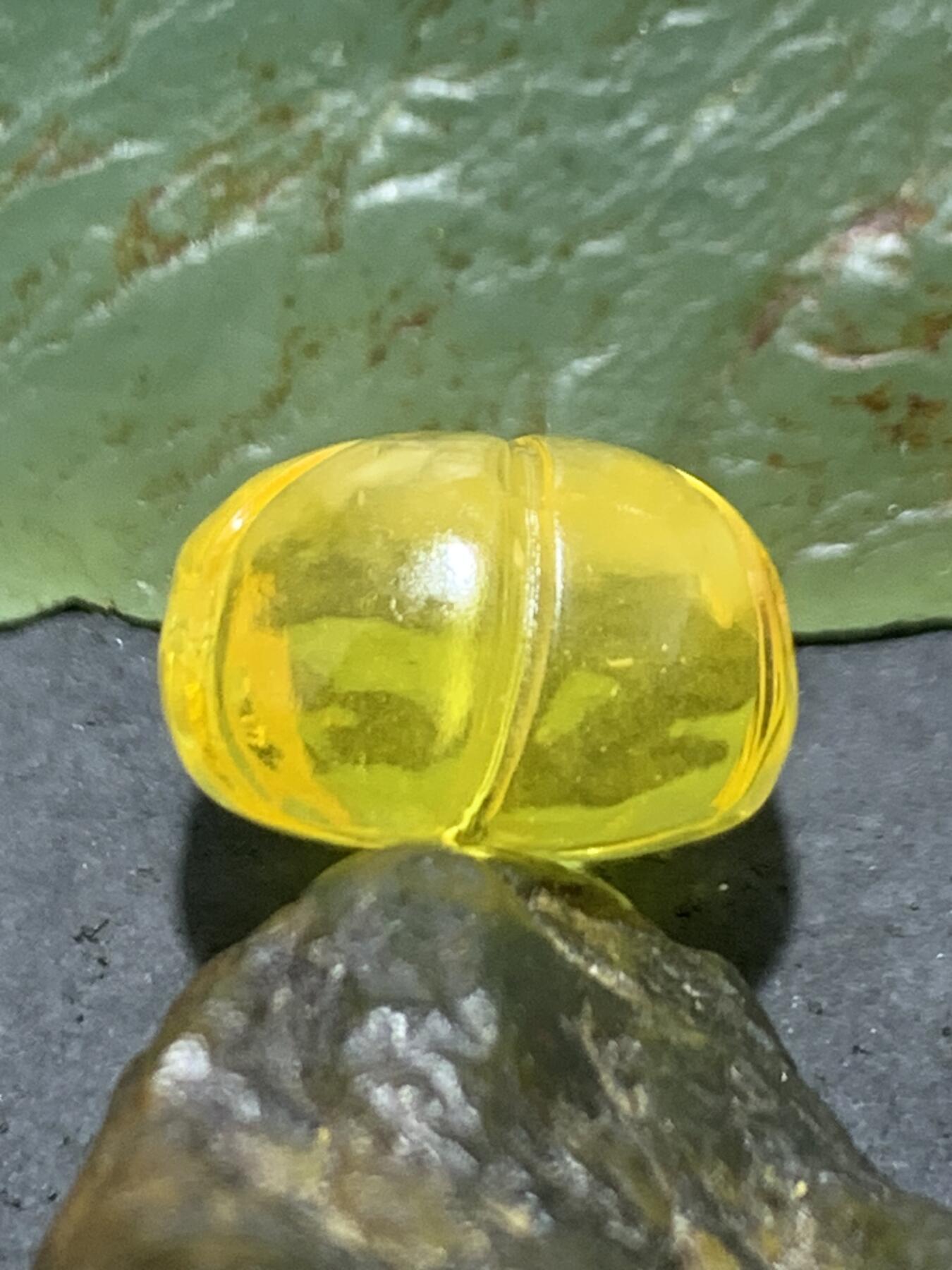 天然通货乌克兰原矿蜜蜡瓜珠一颗！！