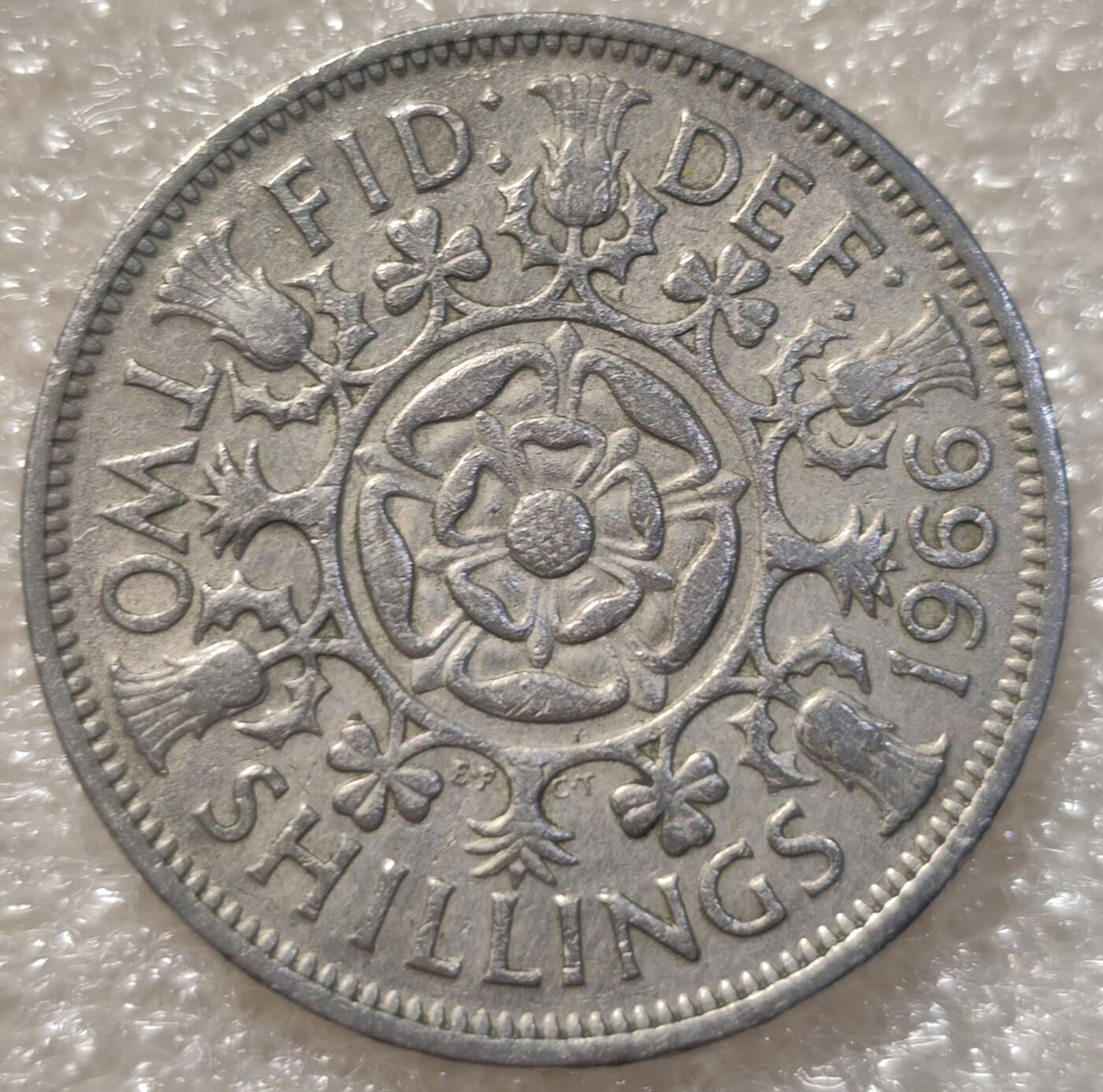 泉币菌-第3场-中外散币乐园 英国1966年2先令 伊丽莎白28.4mm