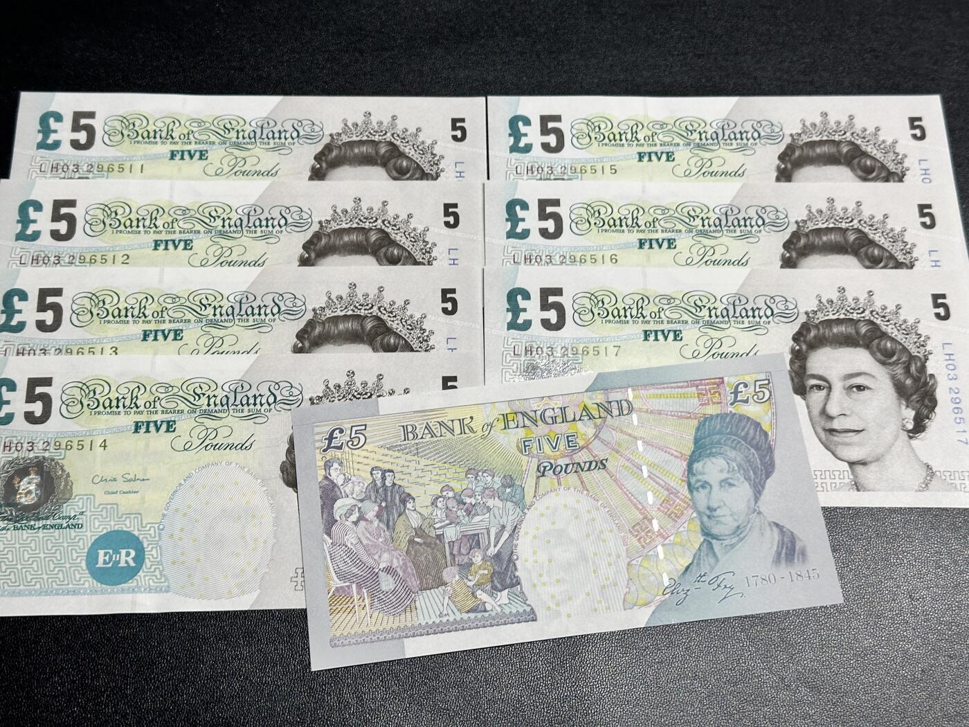 《外钞收藏家》第四百九十四期 英国E序列5镑 高位无47的8连号 全新UNC 除了安全线旁边的压痕以外绝品 尾11-18