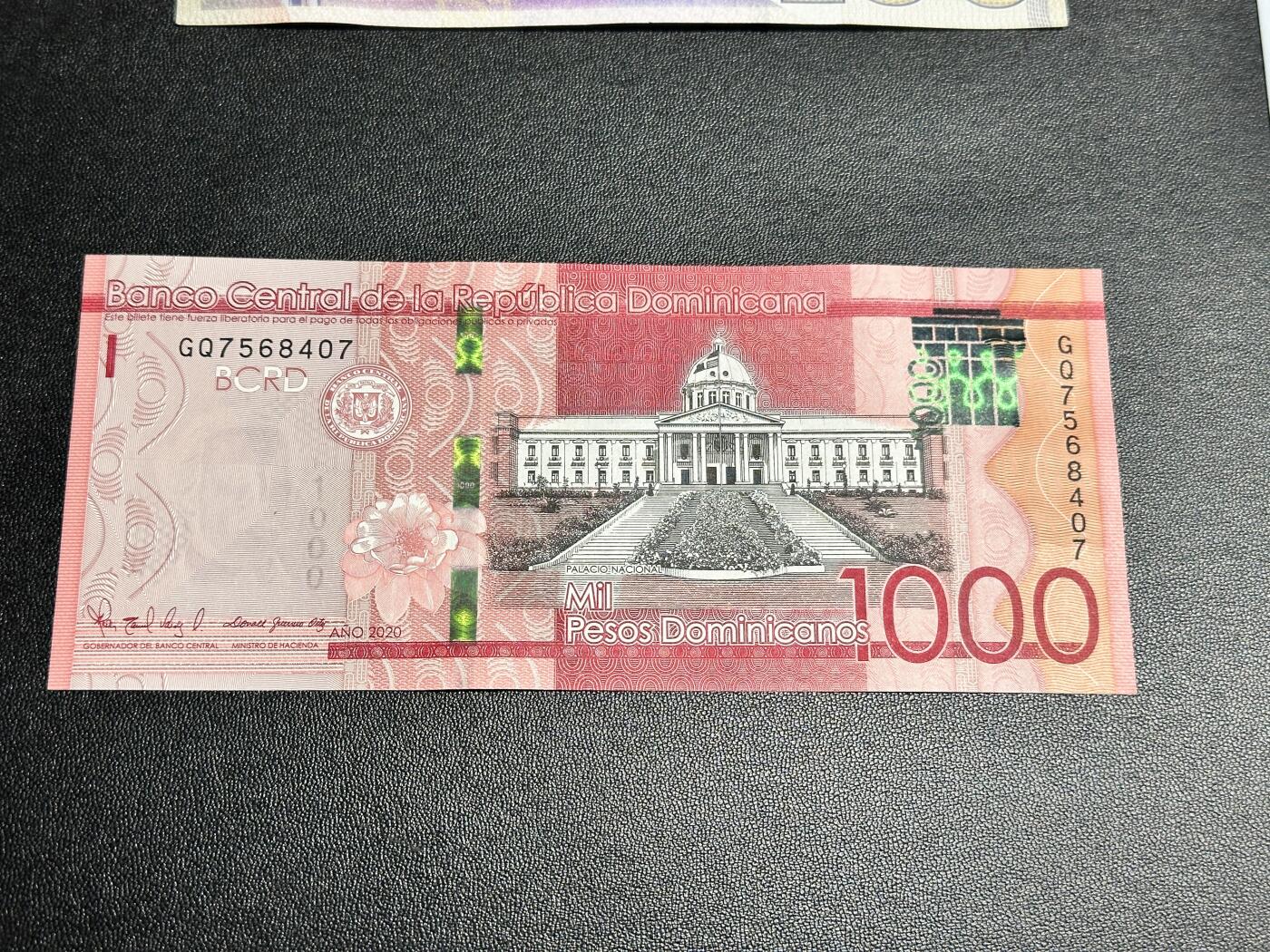 《外钞收藏家》第四百九十四期 2020年多米尼加1000 全新UNC