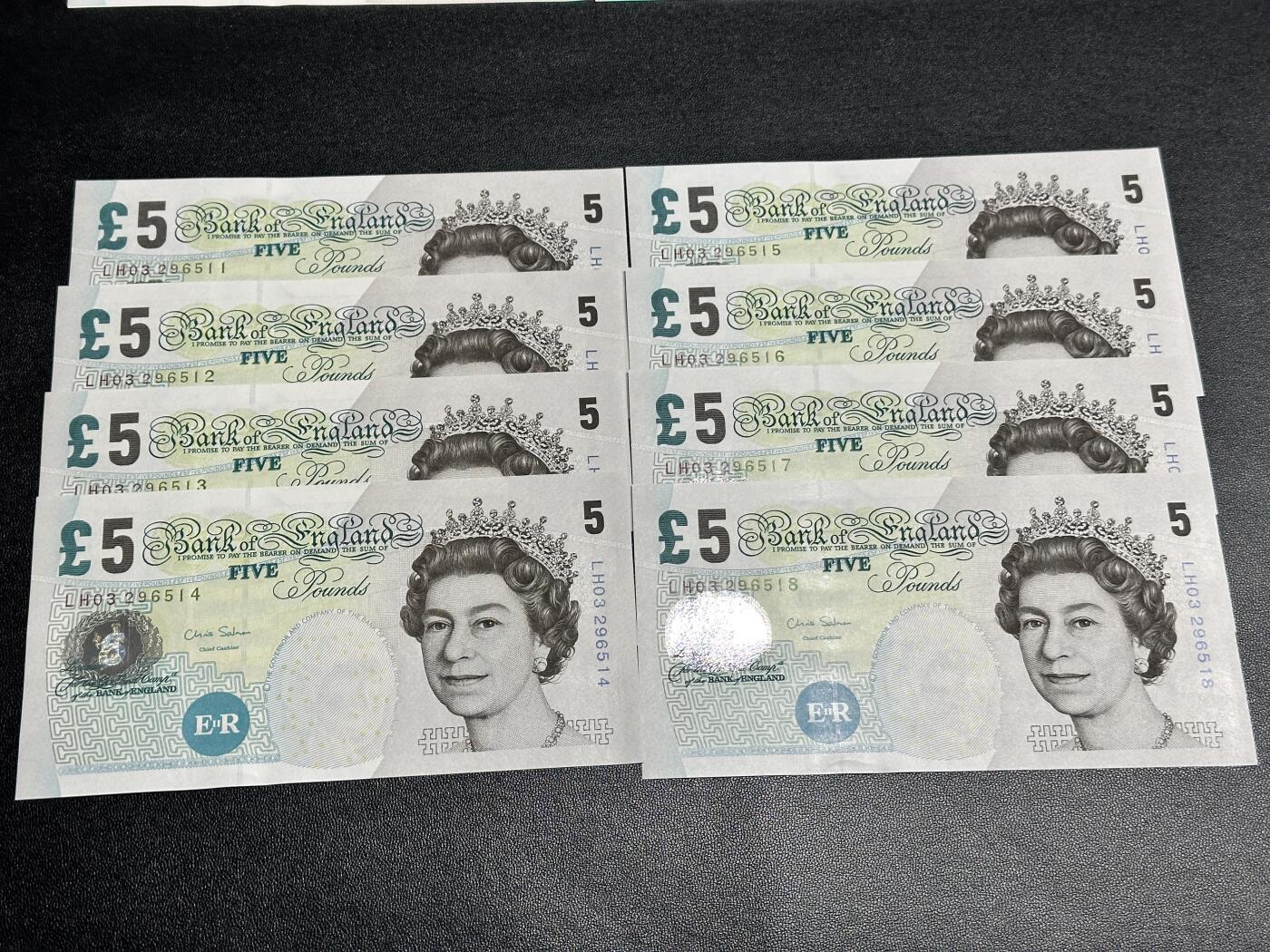 《外钞收藏家》第四百九十四期 英国E序列5镑 高位无47的8连号 全新UNC 除了安全线旁边的压痕以外绝品 尾11-18