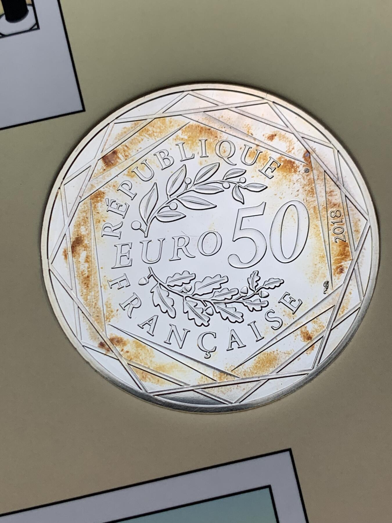 《竞宝斋》第358场 周日，周一  2场连拍 （全场包邮） 法国2018年米奇50欧彩色银币 册装 41克 900银 发行量2万