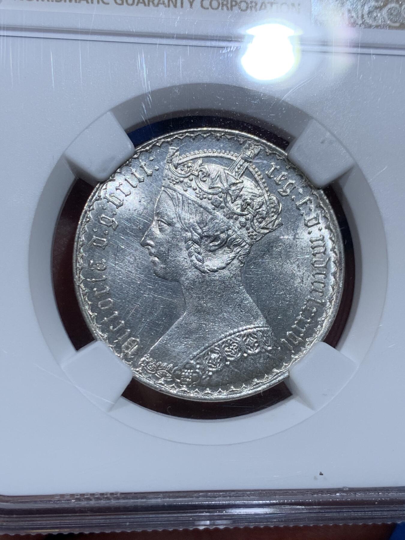 《竞宝斋》第358场 周日，周一  2场连拍 （全场包邮） NGC MS62 英国1886年维多利亚哥特版佛罗林银币 转光底板 经典小维头像