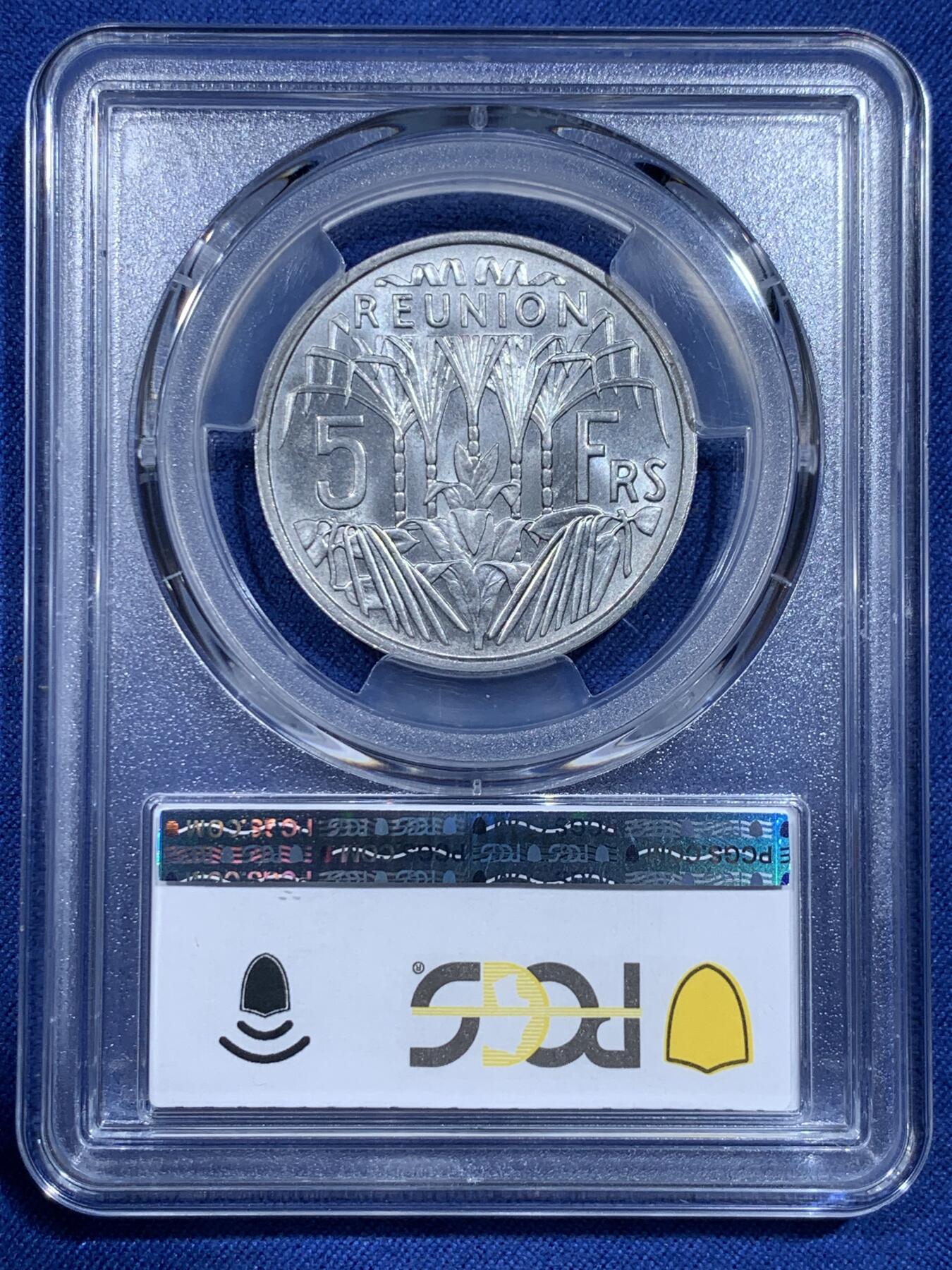 《竞宝斋》第358场 周日，周一  2场连拍 （全场包邮） PCGS MS65 留尼旺1955年5法郎 很少见的大面值 卷拆品 两面爆光 这种品相市面上已经很少见了 留尼旺热门品种 喜欢的不要错过了