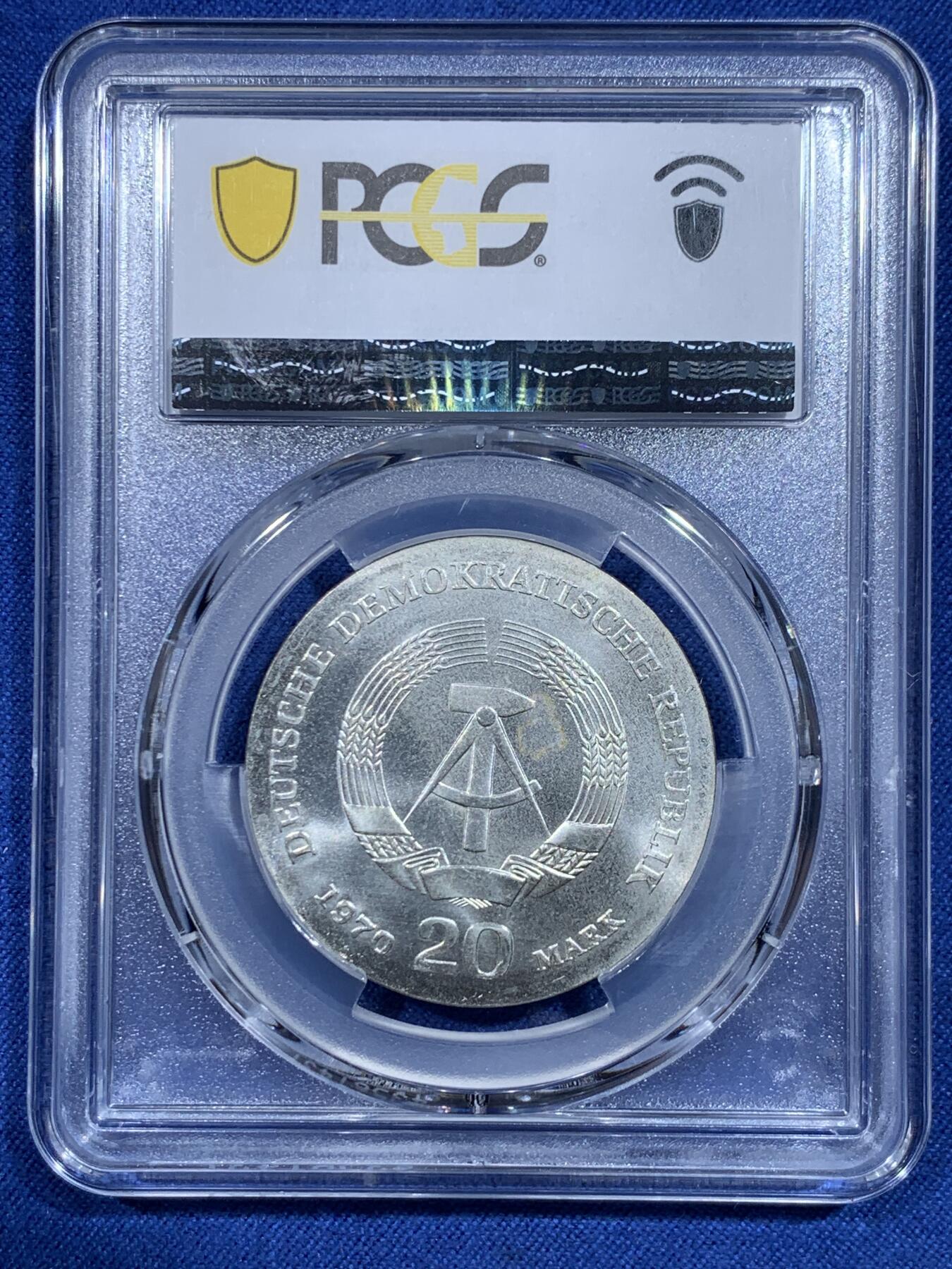《竞宝斋》第358场 周日，周一  2场连拍 （全场包邮） PCGS MS66 东德1970恩格斯诞辰150周年20马克纪念币 和马克思同为东德大热门 东德工艺差 66分很不容易了 65分去年12月纪录850 高价品种
