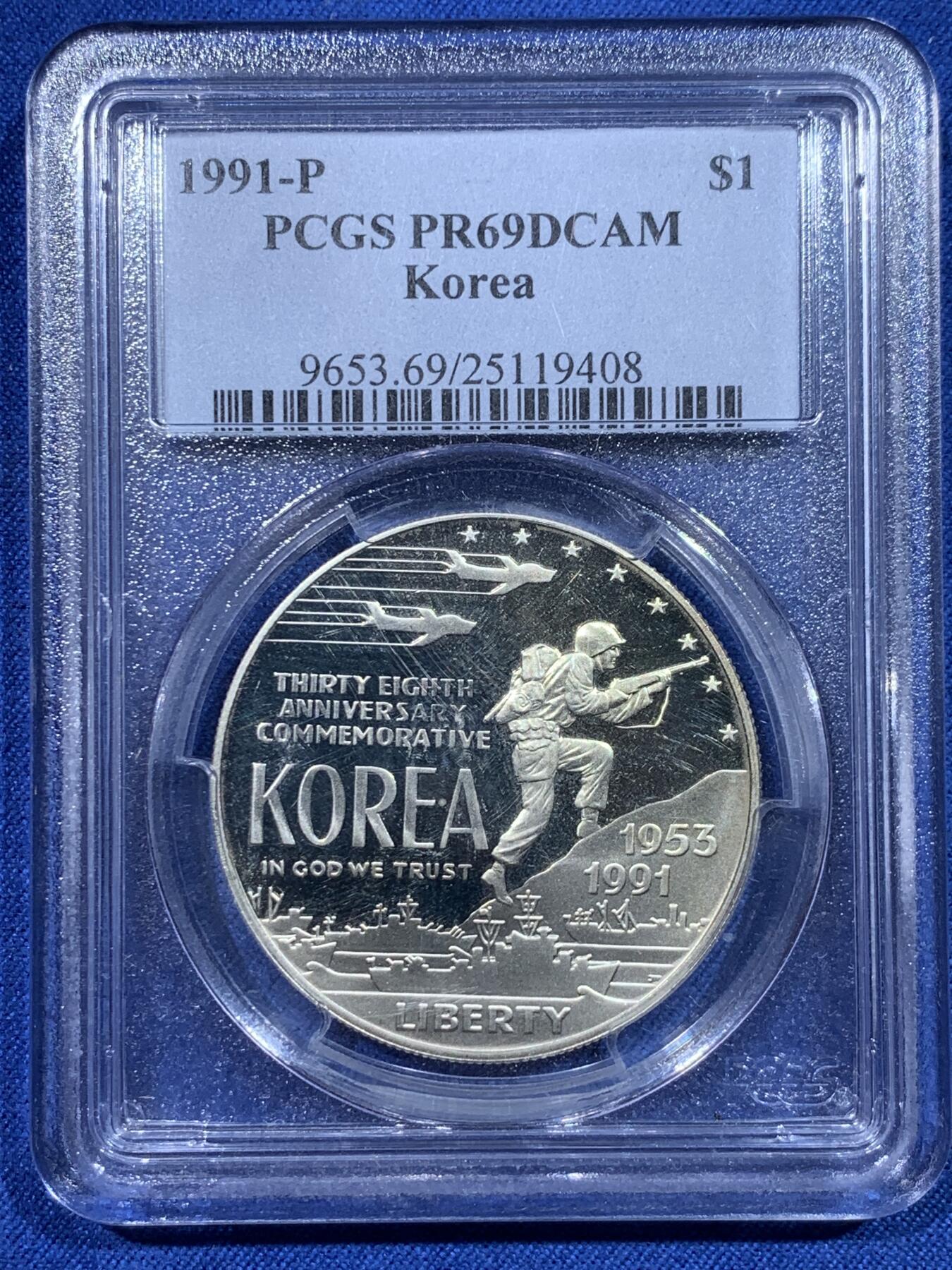 《竞宝斋》第358场 周日，周一  2场连拍 （全场包邮） PCGS PR69DCAM 美国1991年朝战结束38周年纪念银币 正面是海陆空三军，背面是朝韩地图，以纪念那些在朝战中服役的人。PROOF镜面状态精制币，PC盒经典小白盒老盒。