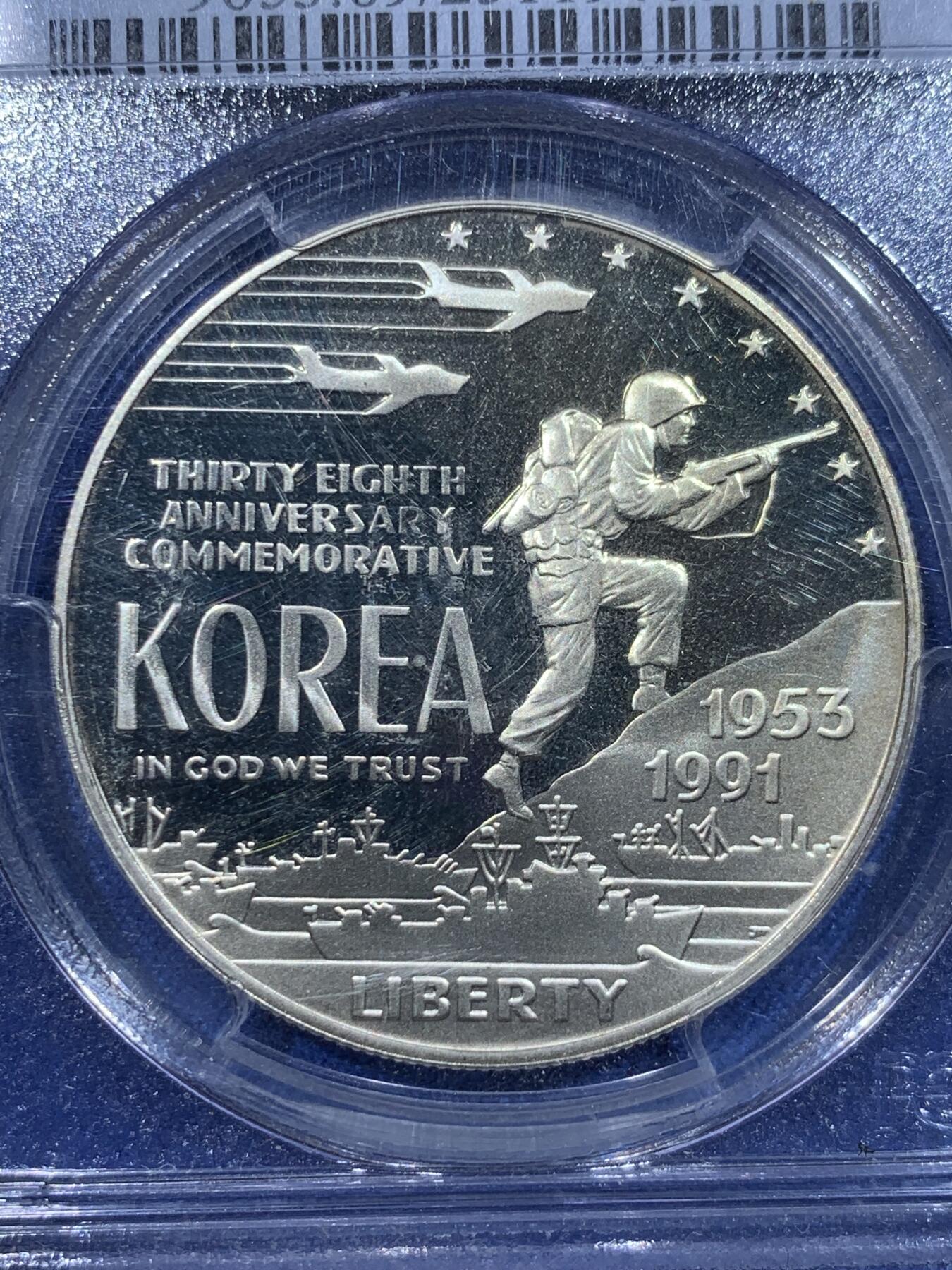 《竞宝斋》第358场 周日，周一  2场连拍 （全场包邮） PCGS PR69DCAM 美国1991年朝战结束38周年纪念银币 正面是海陆空三军，背面是朝韩地图，以纪念那些在朝战中服役的人。PROOF镜面状态精制币，PC盒经典小白盒老盒。