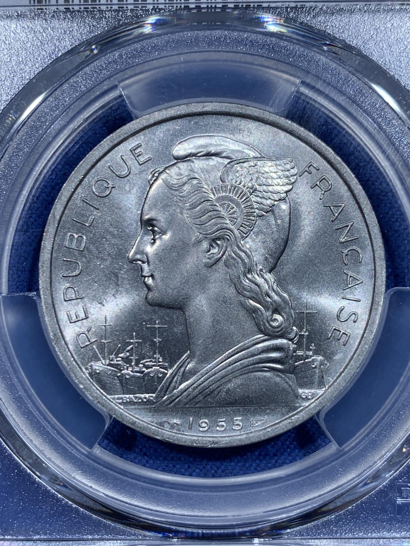 《竞宝斋》第358场 周日，周一  2场连拍 （全场包邮） PCGS MS65 留尼旺1955年5法郎 很少见的大面值 卷拆品 两面爆光 这种品相市面上已经很少见了 留尼旺热门品种 喜欢的不要错过了