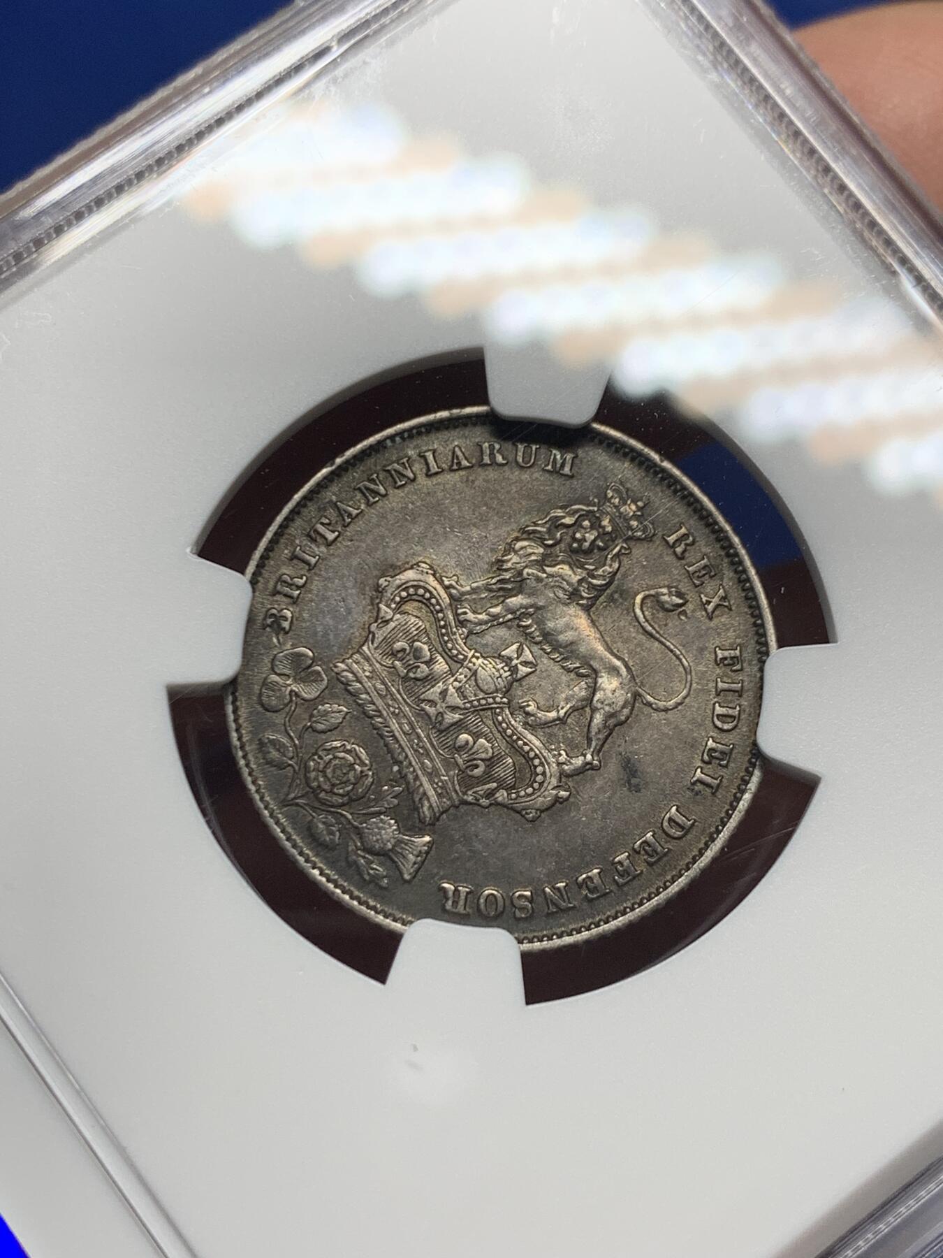《竞宝斋》第358场 周日，周一  2场连拍 （全场包邮） NGC XF45 英国1825年乔治四世1先令银币 酱彩包浆 出分不易 背面的小狮子很可爱