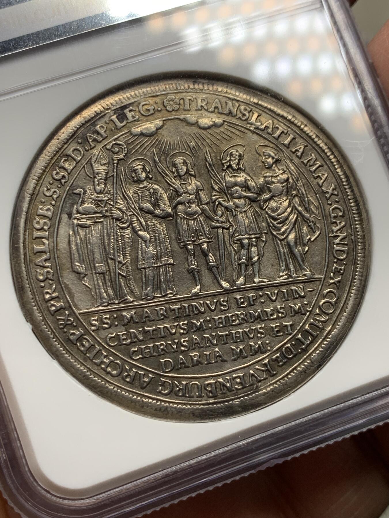 《竞宝斋》第358场 周日，周一  2场连拍 （全场包邮） NGC AUD 奥地利萨尔茨堡1682年主教区建立1100年泰勒大银币 暗金色包浆 细节精美 稀少品种 盒子右侧有磕