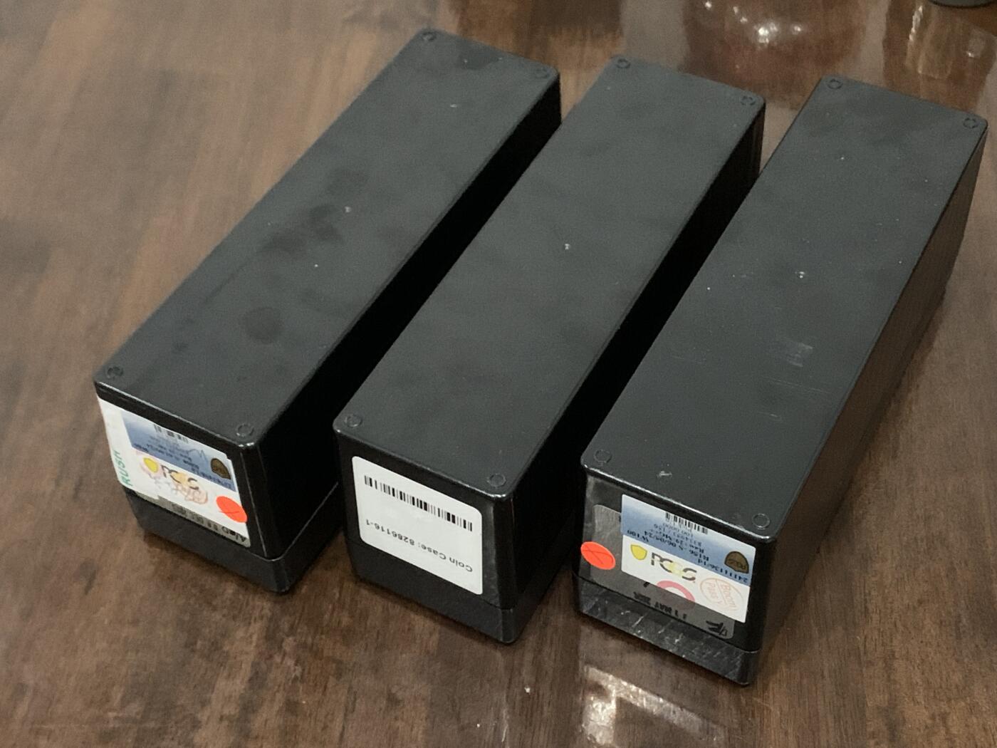 《竞宝斋》第358场 周日，周一  2场连拍 （全场包邮） 三个一组 PCGS评级币大号正版黑色收纳盒（每个可装20枚评级币），成色新