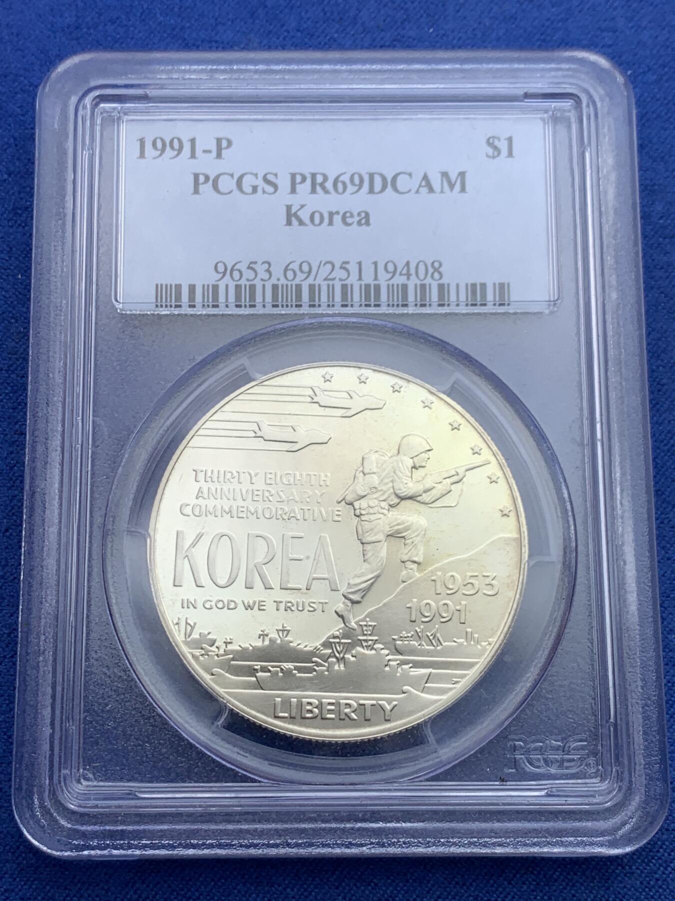 《竞宝斋》第358场 周日，周一  2场连拍 （全场包邮） PCGS PR69DCAM 美国1991年朝战结束38周年纪念银币 正面是海陆空三军，背面是朝韩地图，以纪念那些在朝战中服役的人。PROOF镜面状态精制币，PC盒经典小白盒老盒。