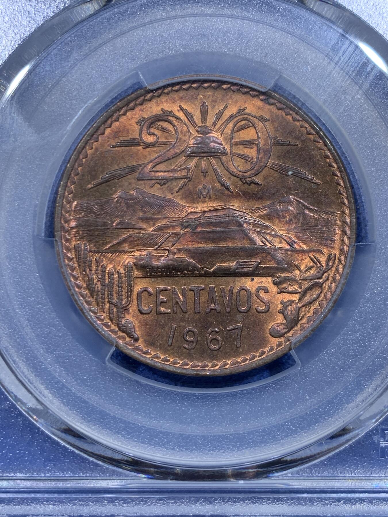 《竞宝斋》第358场 周日，周一  2场连拍 （全场包邮） PCGS MS64RB 1967墨西哥20分铜币 铜光充沛 细节很清晰 划痕少 图案融合了人文景观和自然风光 非常有南美风情 可藏