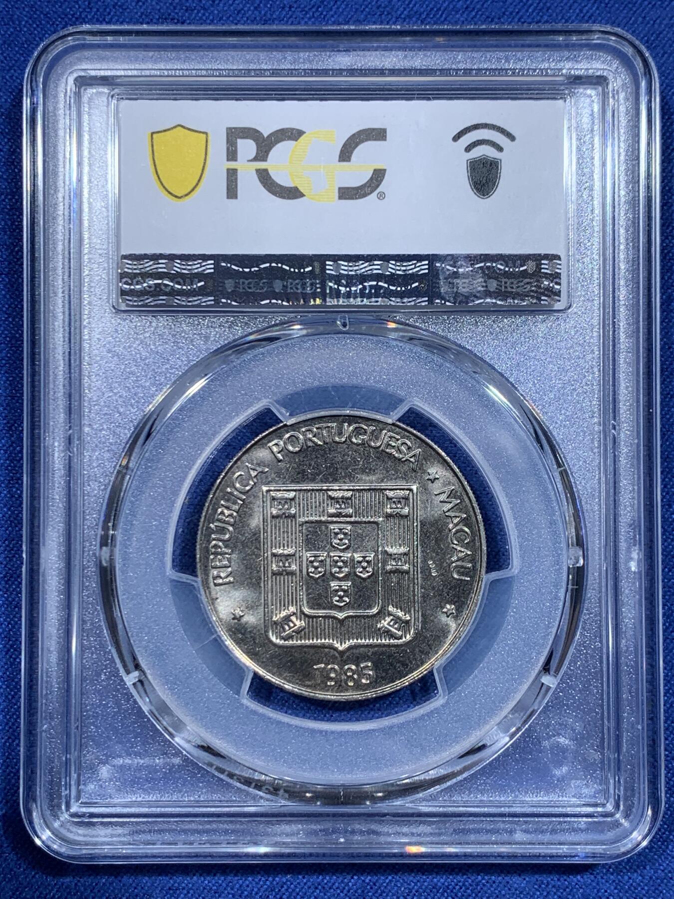 《竞宝斋》第358场 周日，周一  2场连拍 （全场包邮） 5枚一组 PCGS MS66/66/65/66/64 全部高分！1985澳门福禄寿鱼龙 清年份套币 85是仅次于84的特年 自己去集难度极大 这套是澳门钱币学会装帧拆出 每一枚都是转光好品 品相极佳 一步到位