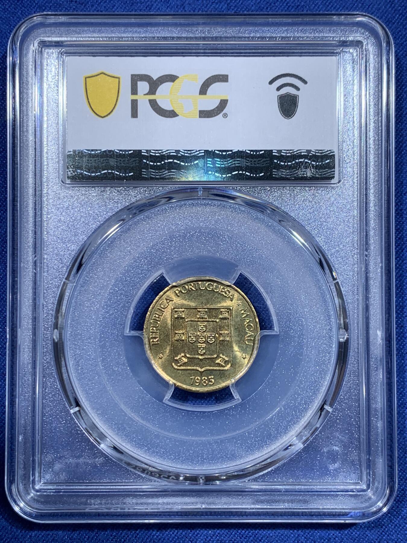 《竞宝斋》第358场 周日，周一  2场连拍 （全场包邮） 5枚一组 PCGS MS66/66/65/66/64 全部高分！1985澳门福禄寿鱼龙 清年份套币 85是仅次于84的特年 自己去集难度极大 这套是澳门钱币学会装帧拆出 每一枚都是转光好品 品相极佳 一步到位