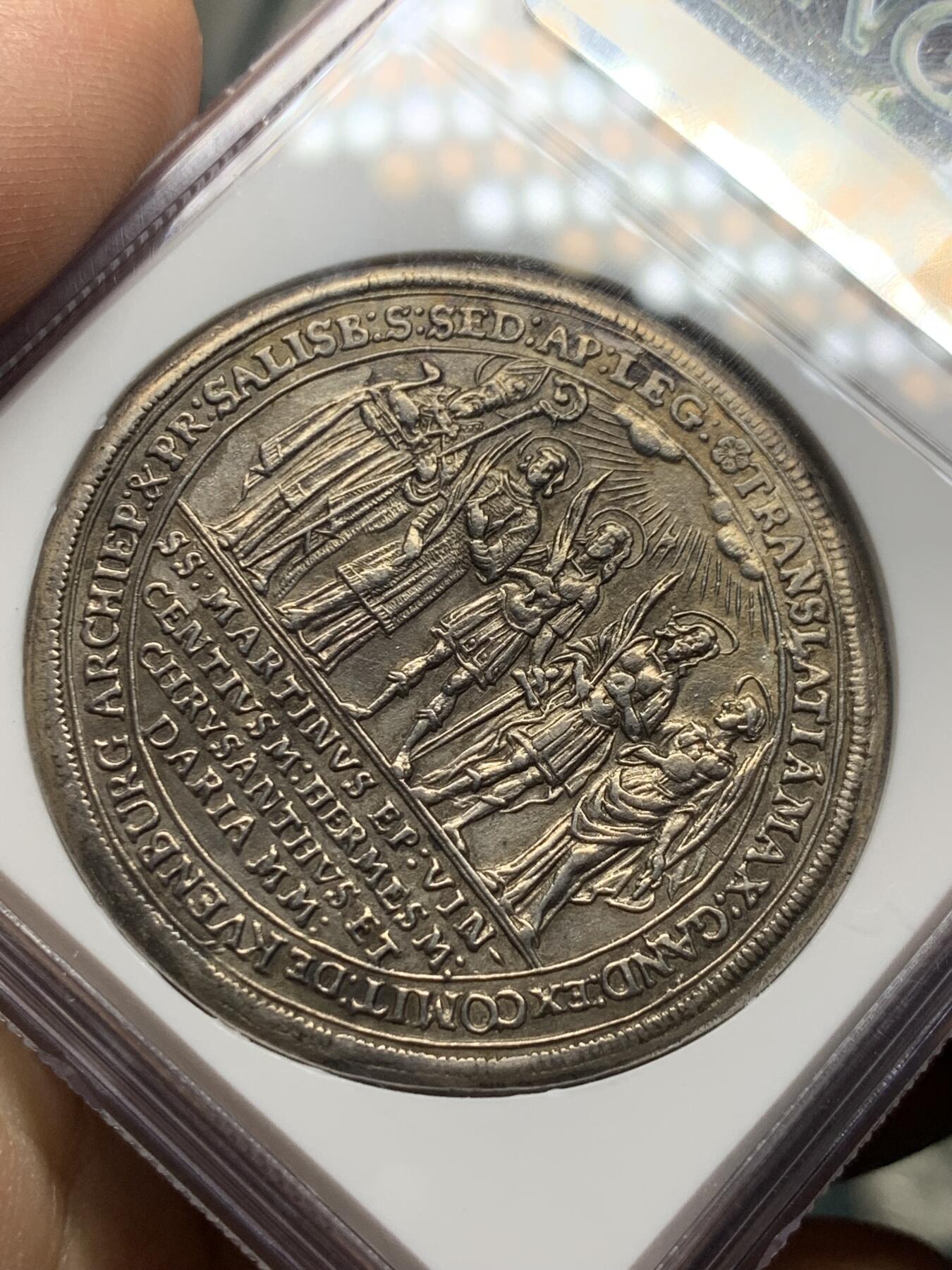 《竞宝斋》第358场 周日，周一  2场连拍 （全场包邮） NGC AUD 奥地利萨尔茨堡1682年主教区建立1100年泰勒大银币 暗金色包浆 细节精美 稀少品种 盒子右侧有磕