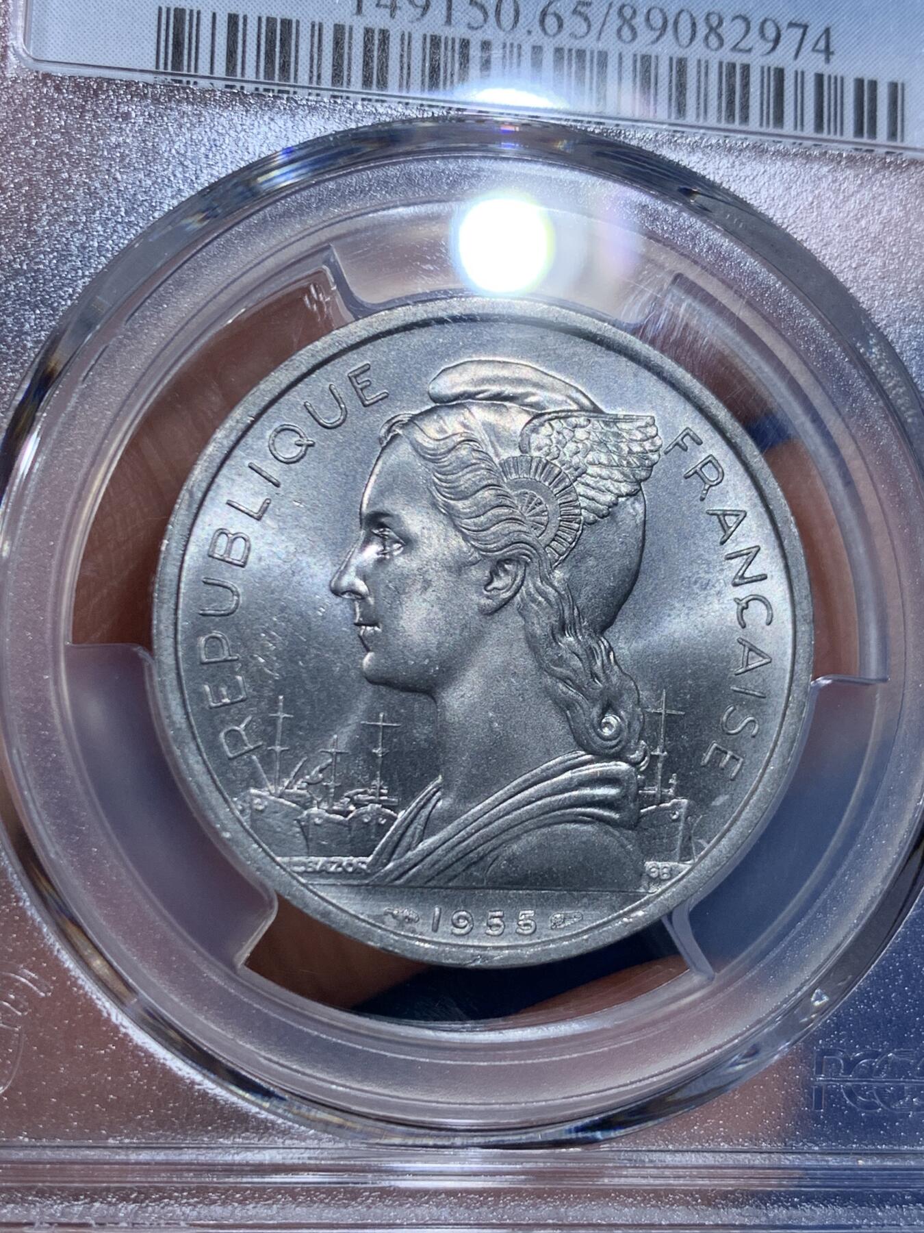 《竞宝斋》第358场 周日，周一  2场连拍 （全场包邮） PCGS MS65 留尼旺1955年5法郎 很少见的大面值 卷拆品 两面爆光 这种品相市面上已经很少见了 留尼旺热门品种 喜欢的不要错过了