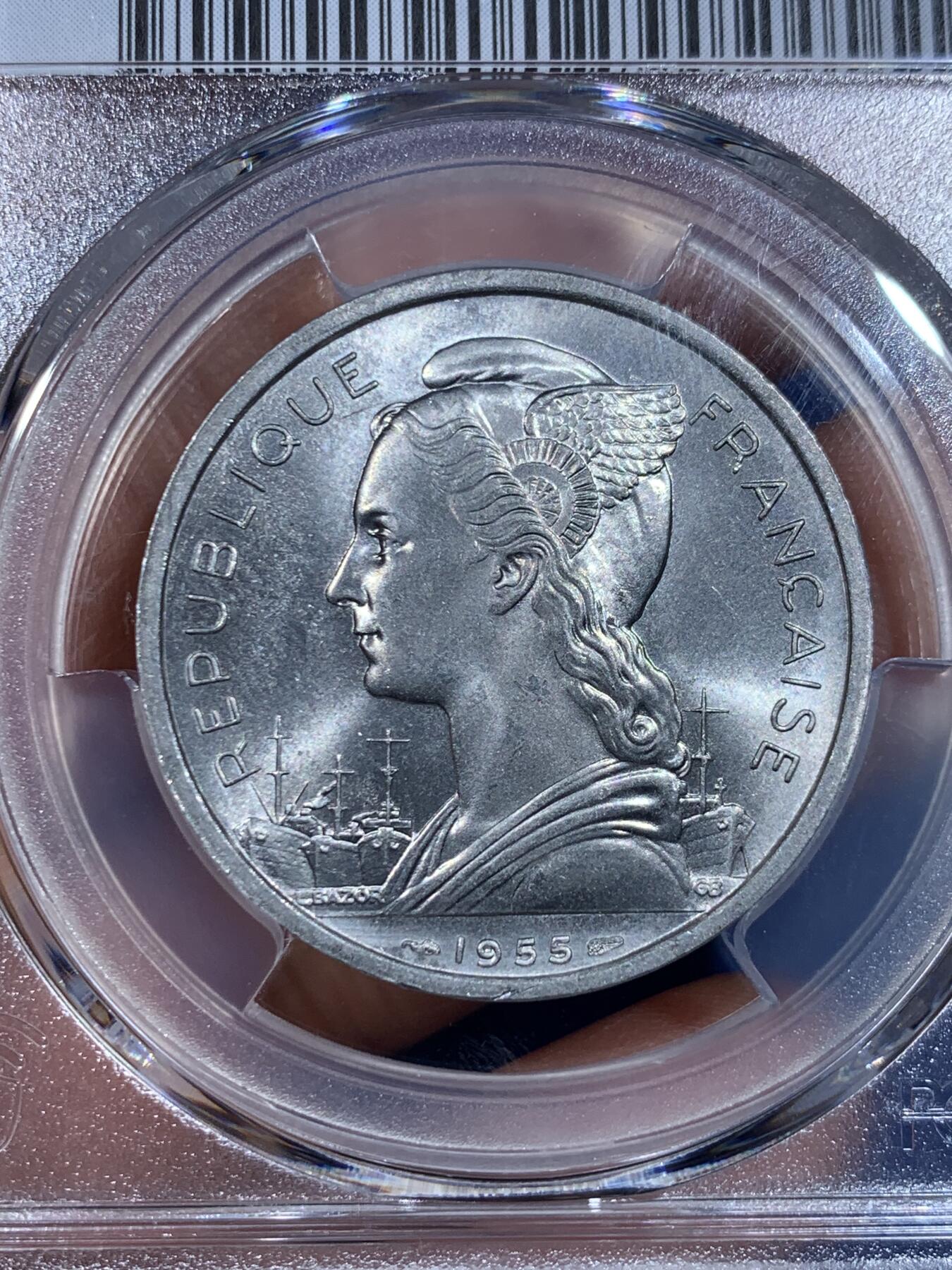 《竞宝斋》第358场 周日，周一  2场连拍 （全场包邮） PCGS MS65 留尼旺1955年5法郎 很少见的大面值 卷拆品 两面爆光 这种品相市面上已经很少见了 留尼旺热门品种 喜欢的不要错过了