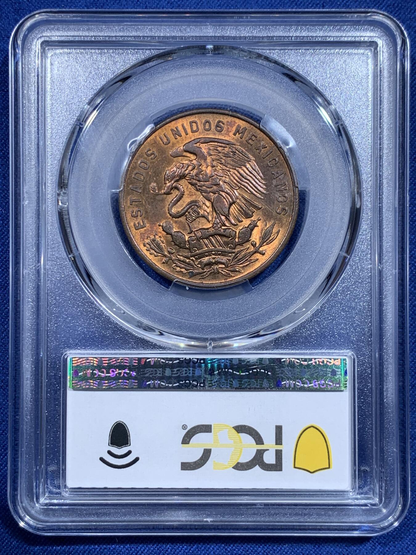 《竞宝斋》第358场 周日，周一  2场连拍 （全场包邮） PCGS MS64RB 1967墨西哥20分铜币 铜光充沛 细节很清晰 划痕少 图案融合了人文景观和自然风光 非常有南美风情 可藏