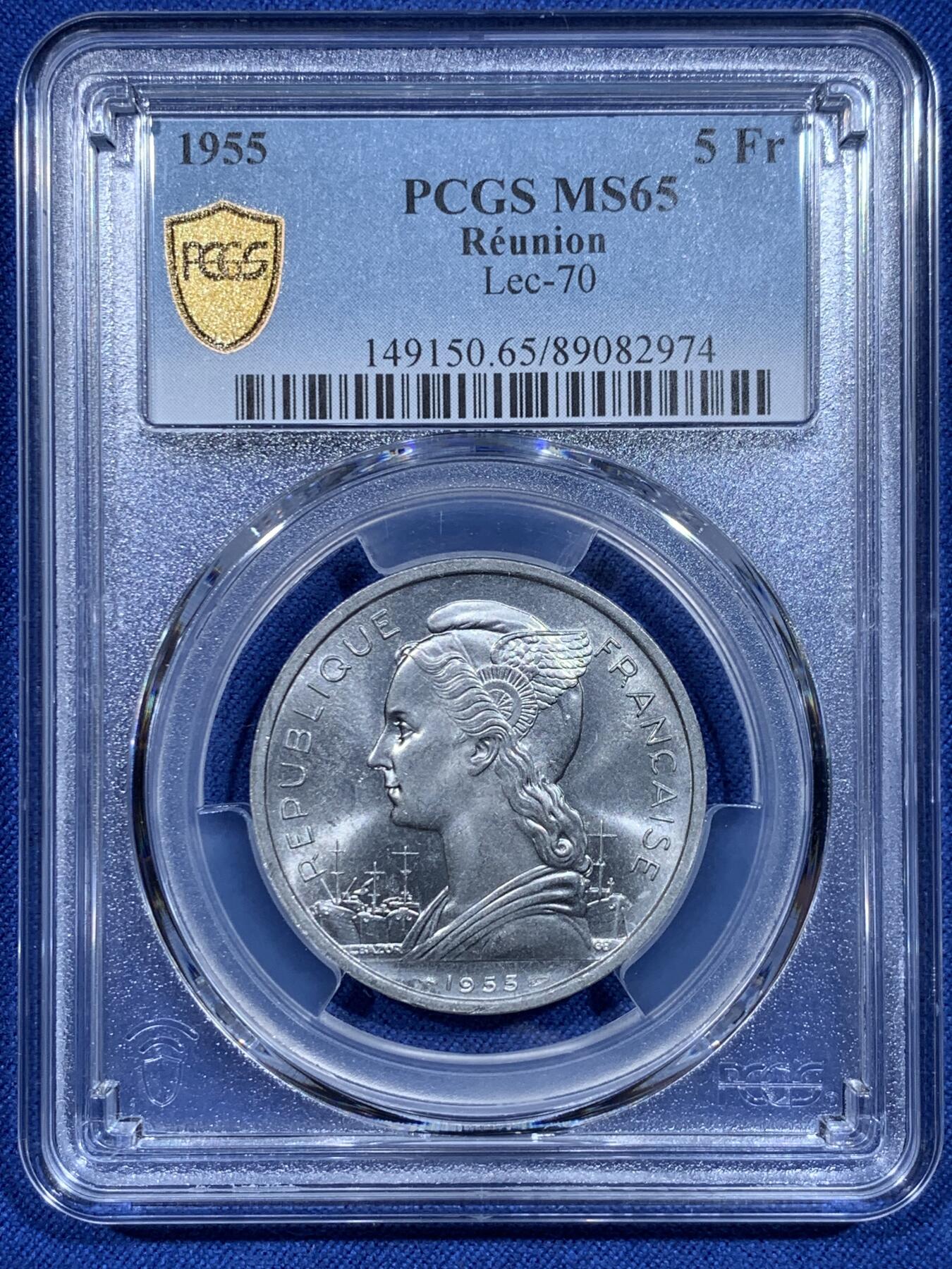 《竞宝斋》第358场 周日，周一  2场连拍 （全场包邮） PCGS MS65 留尼旺1955年5法郎 很少见的大面值 卷拆品 两面爆光 这种品相市面上已经很少见了 留尼旺热门品种 喜欢的不要错过了