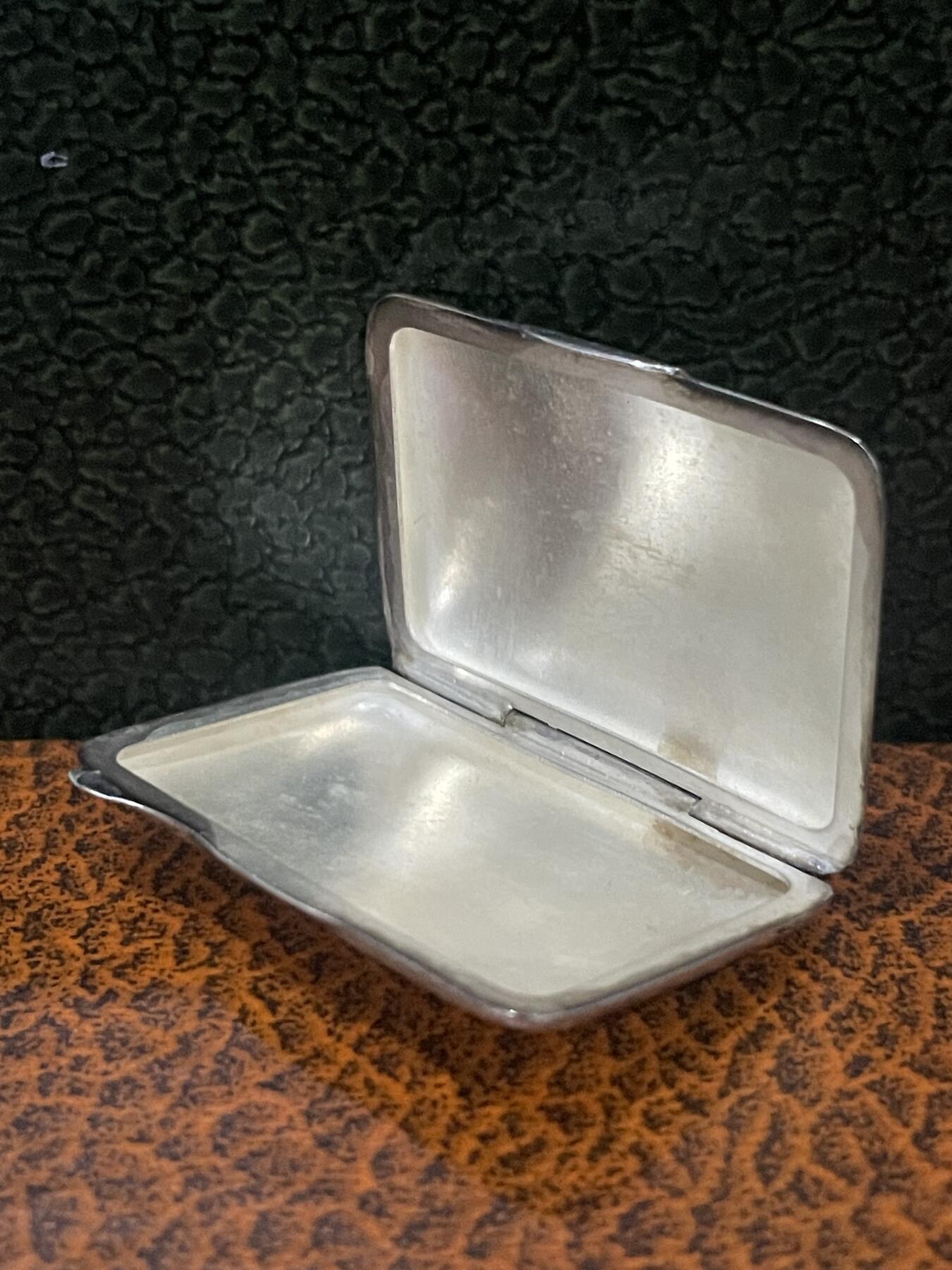 海外回流精品拍卖 法国回流纯银小盒子 尺寸：长4.7cmX宽3.2cm，重16g。