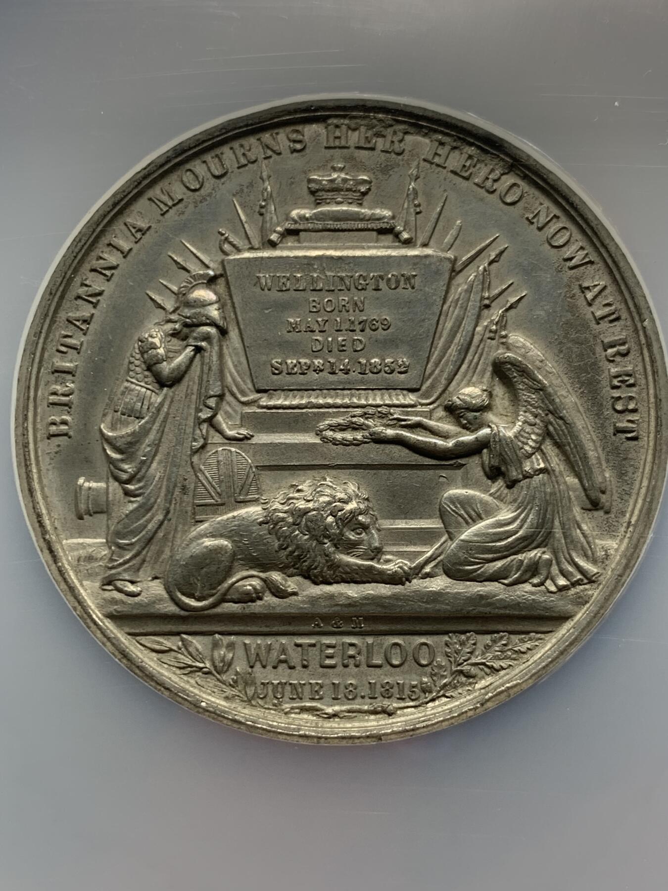 《竞宝斋》第359场 周日，周一  2场连拍 （全场包邮） NGC MS61 首见品 英国1852维多利亚奖章 惠林顿公爵纪念章 直径52mm 重39.2g 大盒加厚封装 WM材质