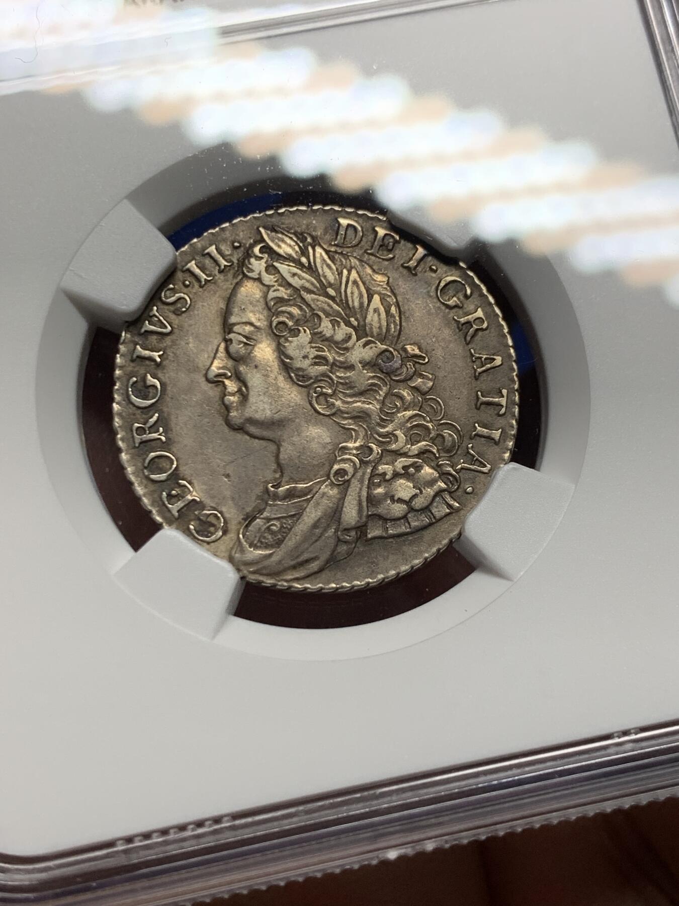 《竞宝斋》第359场 周日，周一  2场连拍 （全场包邮） NGC AU53 英国1758年乔治二世1先令银币 汉诺威王朝早期品种 老欧洲包浆 全深打 压印保存得不错