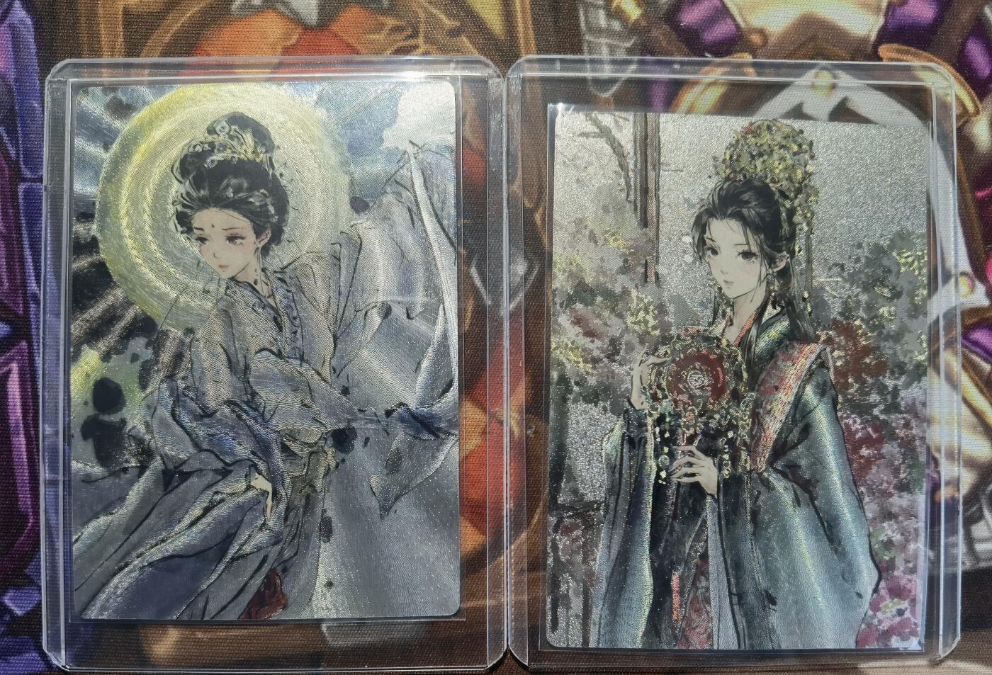 奇趣收藏卡牌拍卖第11场暨惊蛰精品专场（持续更新中，全场包邮，收拍品免费上拍） 星宿文创 x迟迟 嫁衣三娘+嫦娥  粗闪各一张 卡夹装