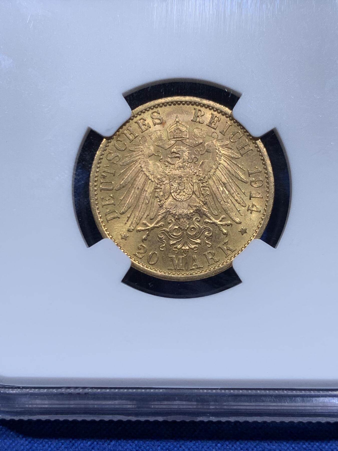 《竞宝斋》第359场 周日，周一  2场连拍 （全场包邮） NGC MS62 德国普鲁士1914年威廉二世国王军装长翅20马克金币 7.965克