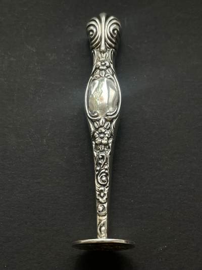 海外回流精品拍卖元旦精品专场 - 法国回流纯银火漆印章 尺寸：8.5cm，重：11.6g。纹饰精美，稀有。