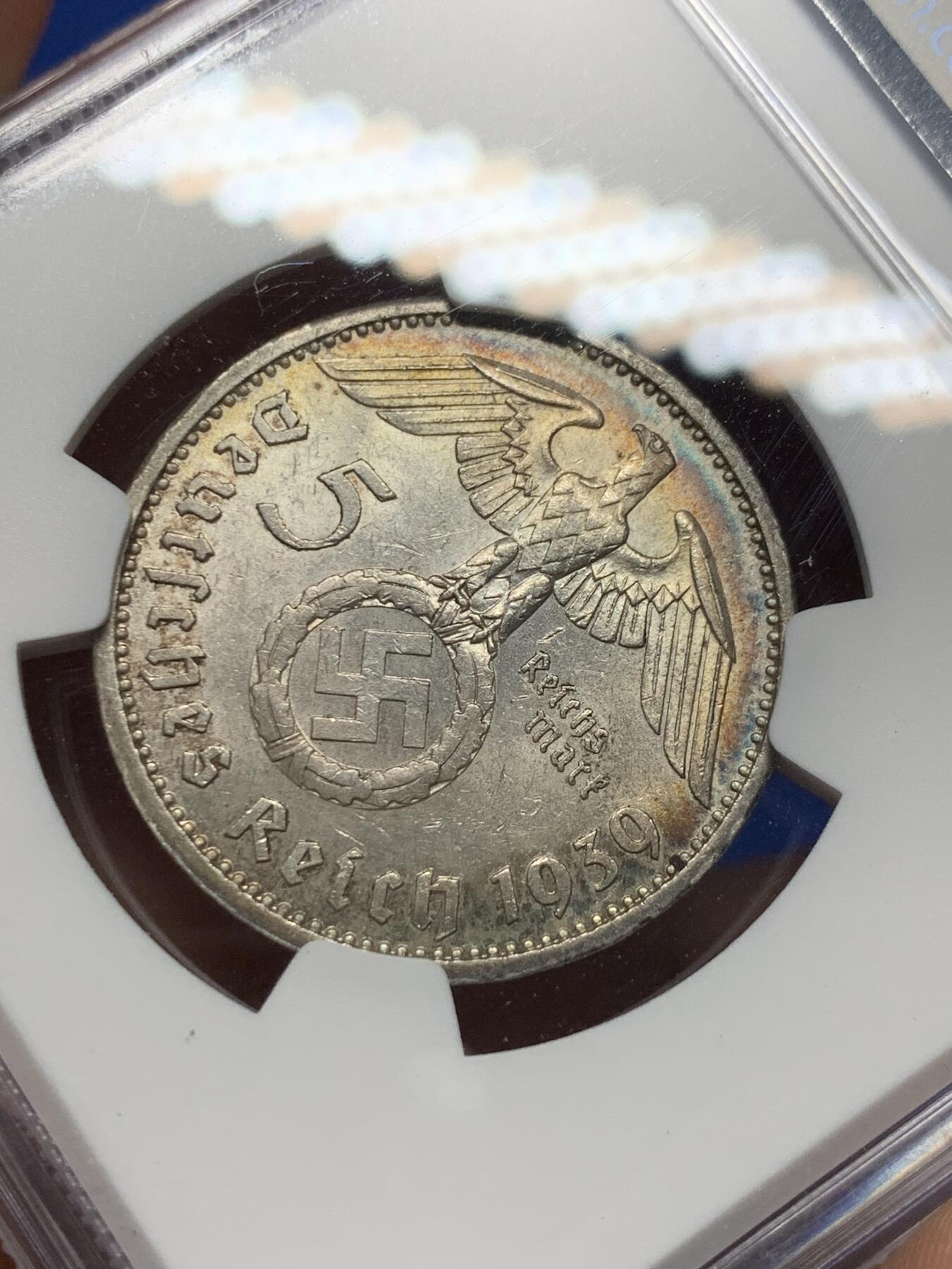 《竞宝斋》第359场 周日，周一  2场连拍 （全场包邮） NGC MS62 德国1939年A版兴登堡5马克银币 双面淡五彩包浆 非常漂亮 状态难得