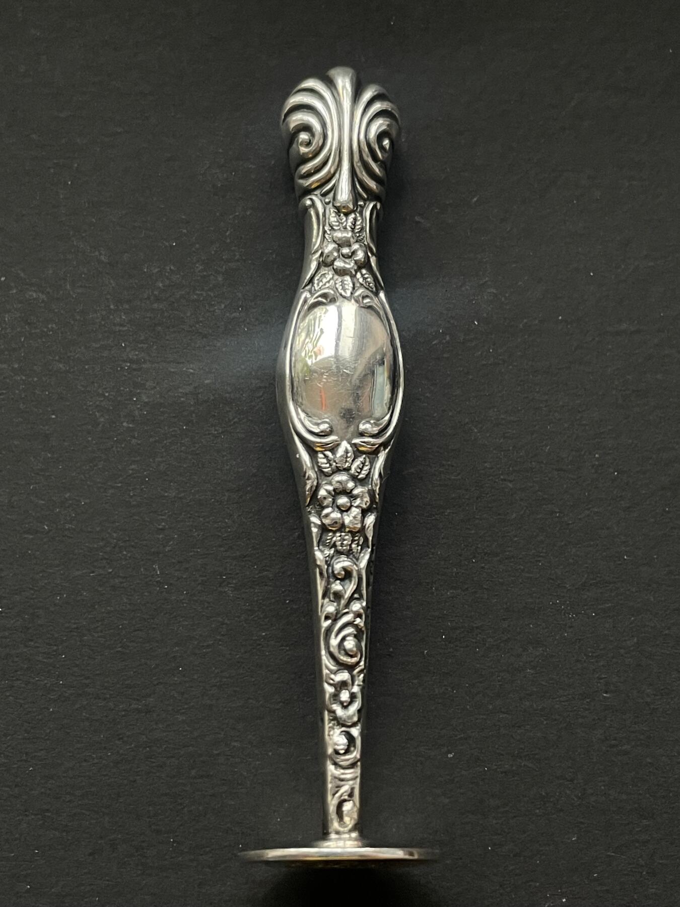 海外回流精品拍卖元旦精品专场 法国回流纯银火漆印章 尺寸：8.5cm，重：11.6g。纹饰精美，稀有。