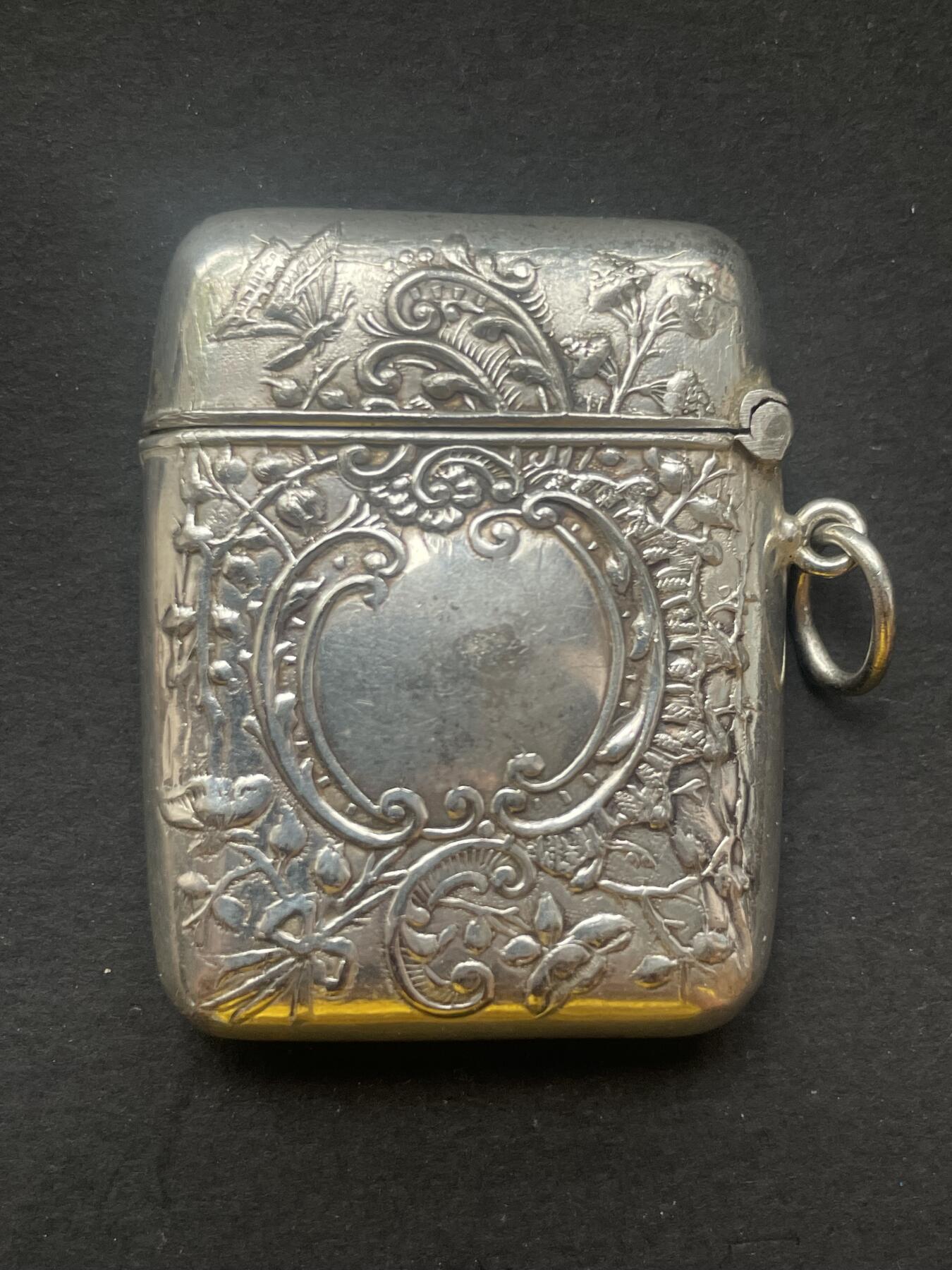 海外回流精品拍卖 法国回流纯银火柴盒 尺寸：3.8cmX5cm，重：22g。