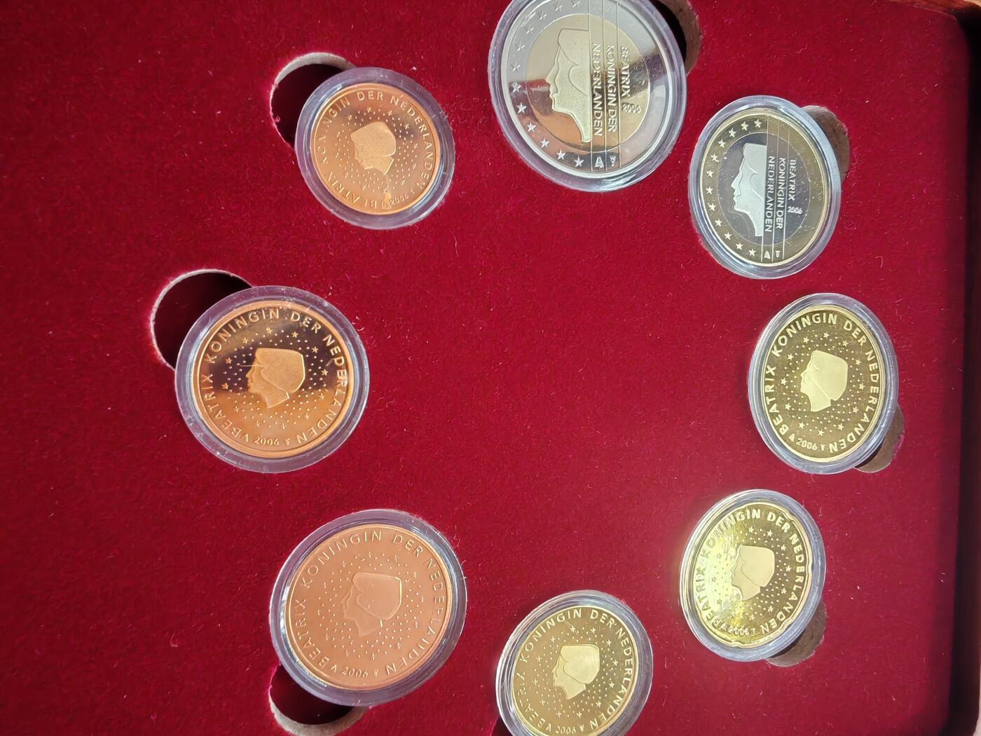 长老汇蛇年精选第六场拍卖 2006荷兰8枚精制套币，盒证全，3500套，实木盒，克书90美金