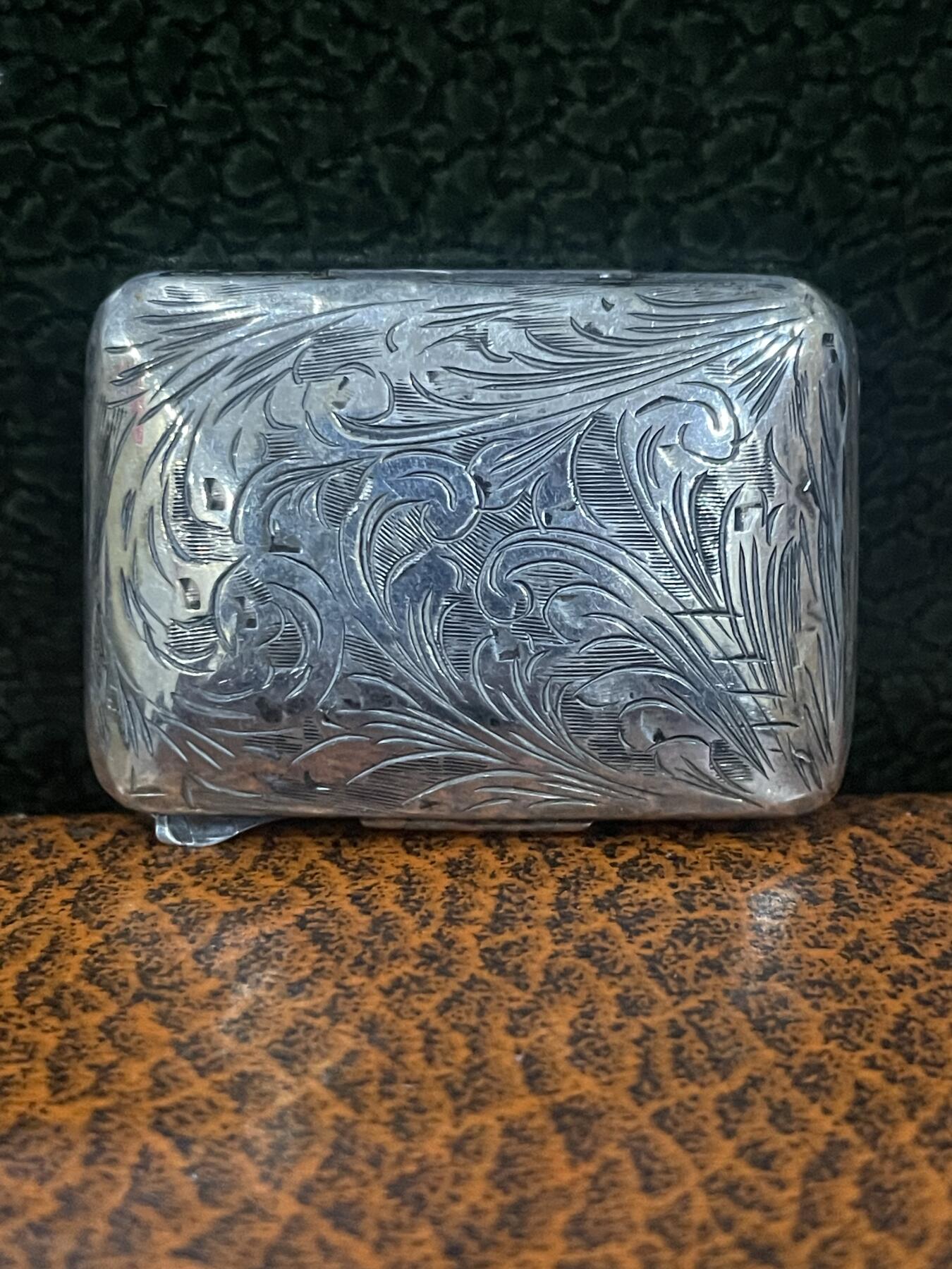海外回流精品拍卖 法国回流纯银小盒子 尺寸：长4.7cmX宽3.2cm，重16g。