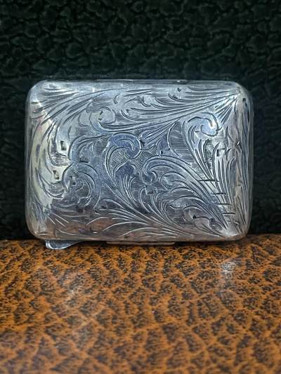 海外回流精品拍卖 - 法国回流纯银小盒子 尺寸：长4.7cmX宽3.2cm，重16g。